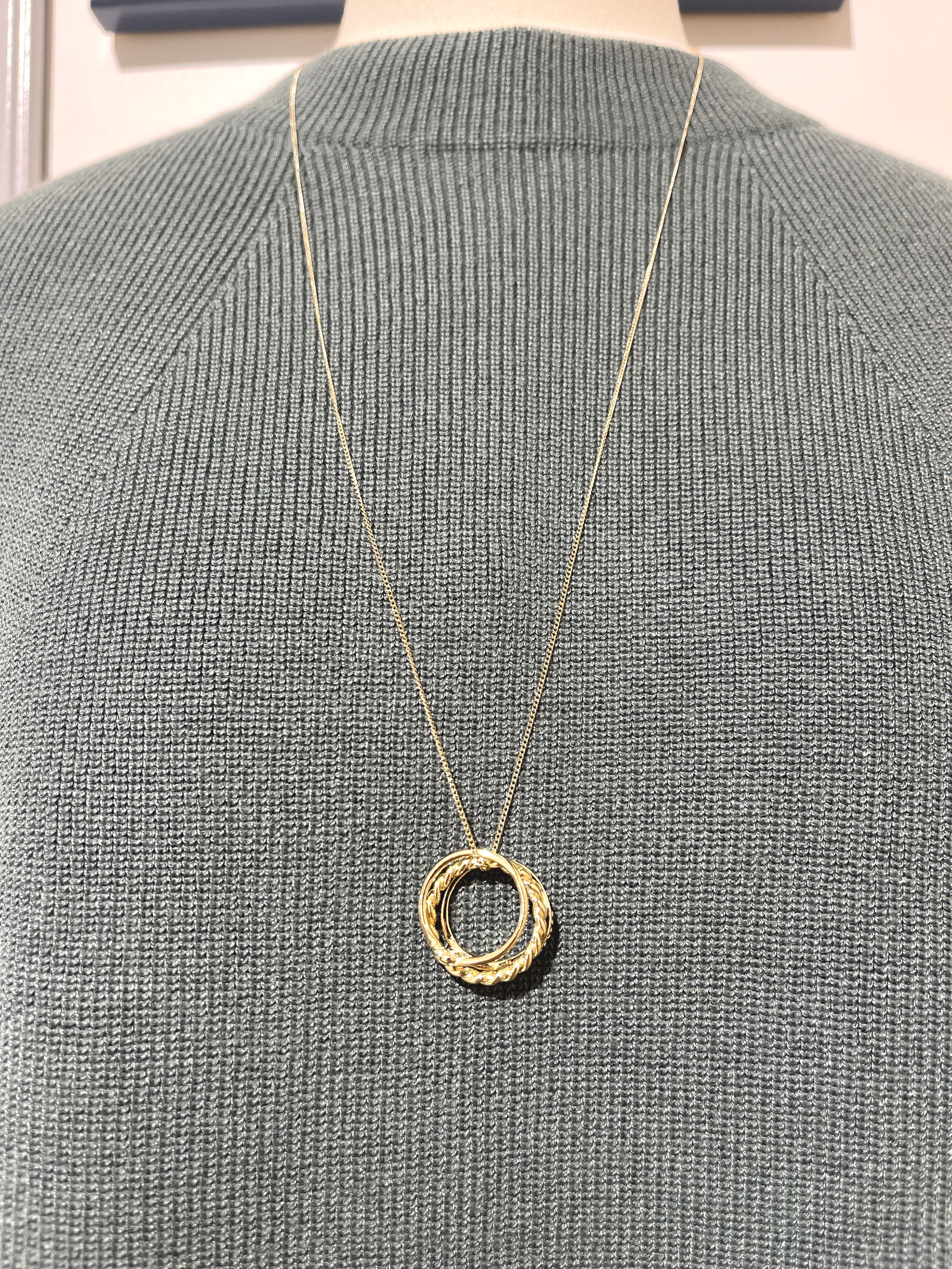 ほくとさんの「grove｜【2点セット/時短・着回し】着るだけでコーデが完成 ニットベスト&times;シャツ」を使ったコーディネート