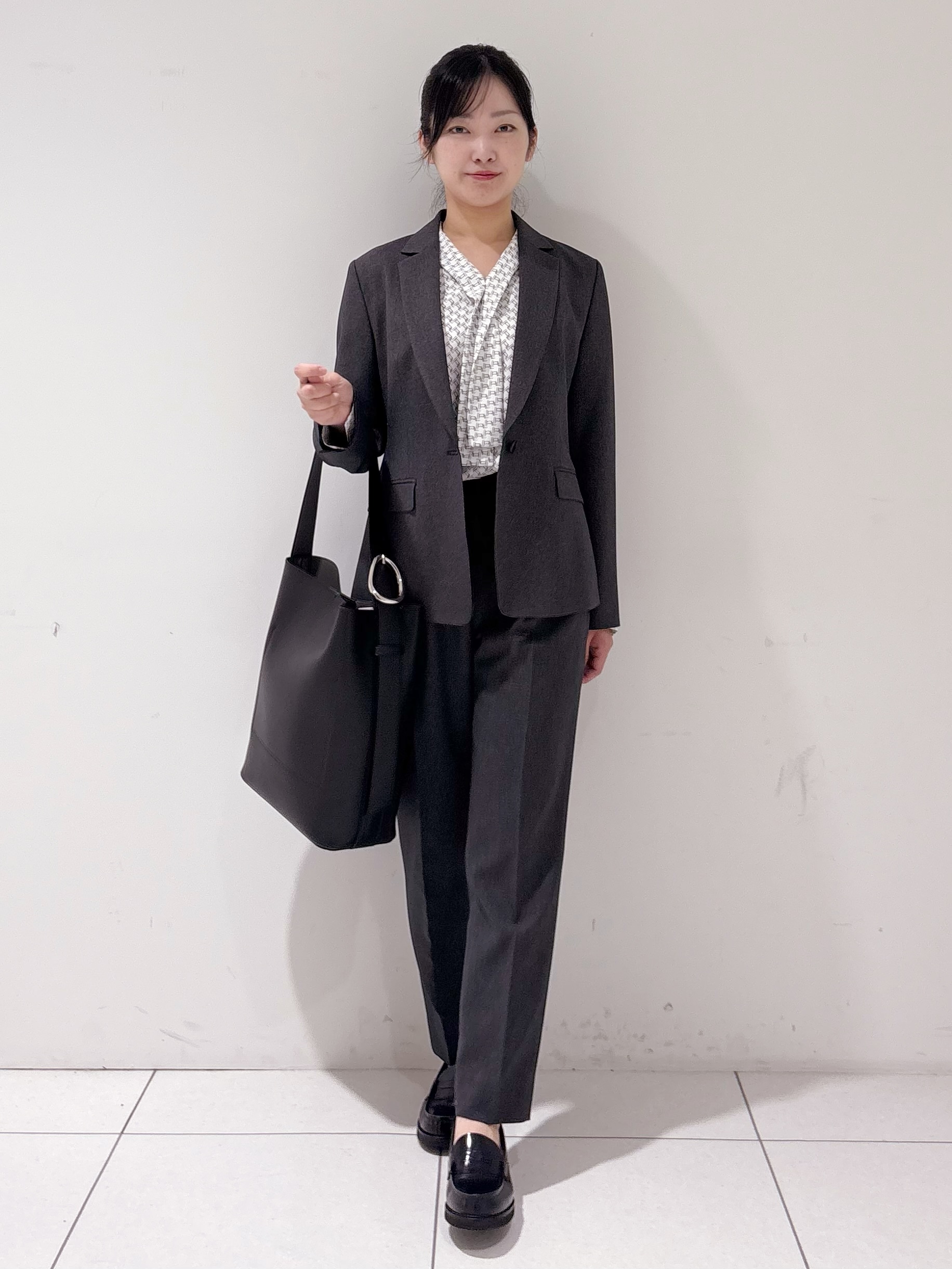 momokoさんの「INDIVI｜【洗える／通勤／スーツ】メランジストレッチ テーラードカラージャケット」を使ったコーディネート