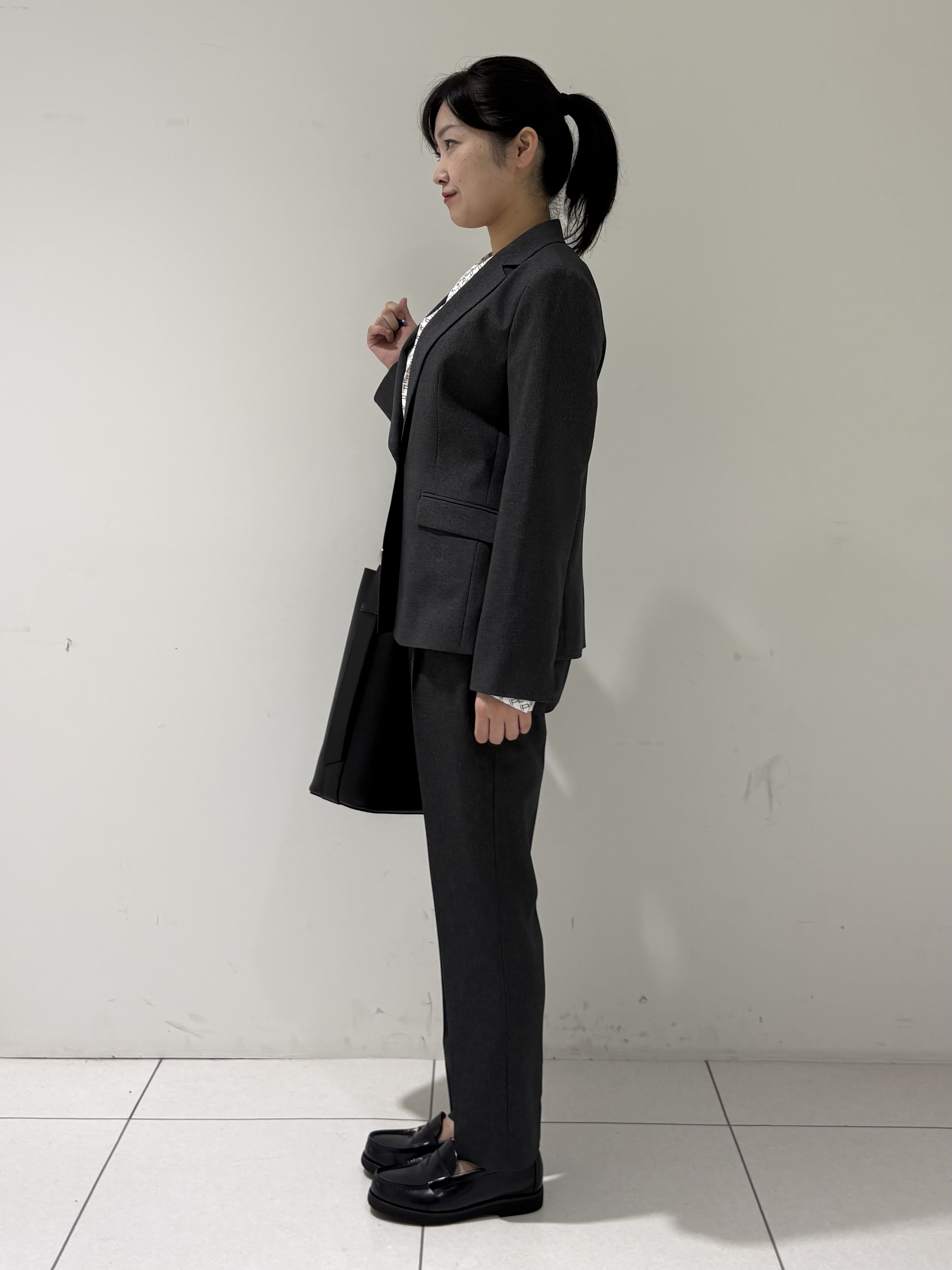 momokoさんの「INDIVI｜【洗える／通勤／スーツ】メランジストレッチ テーラードカラージャケット」を使ったコーディネート