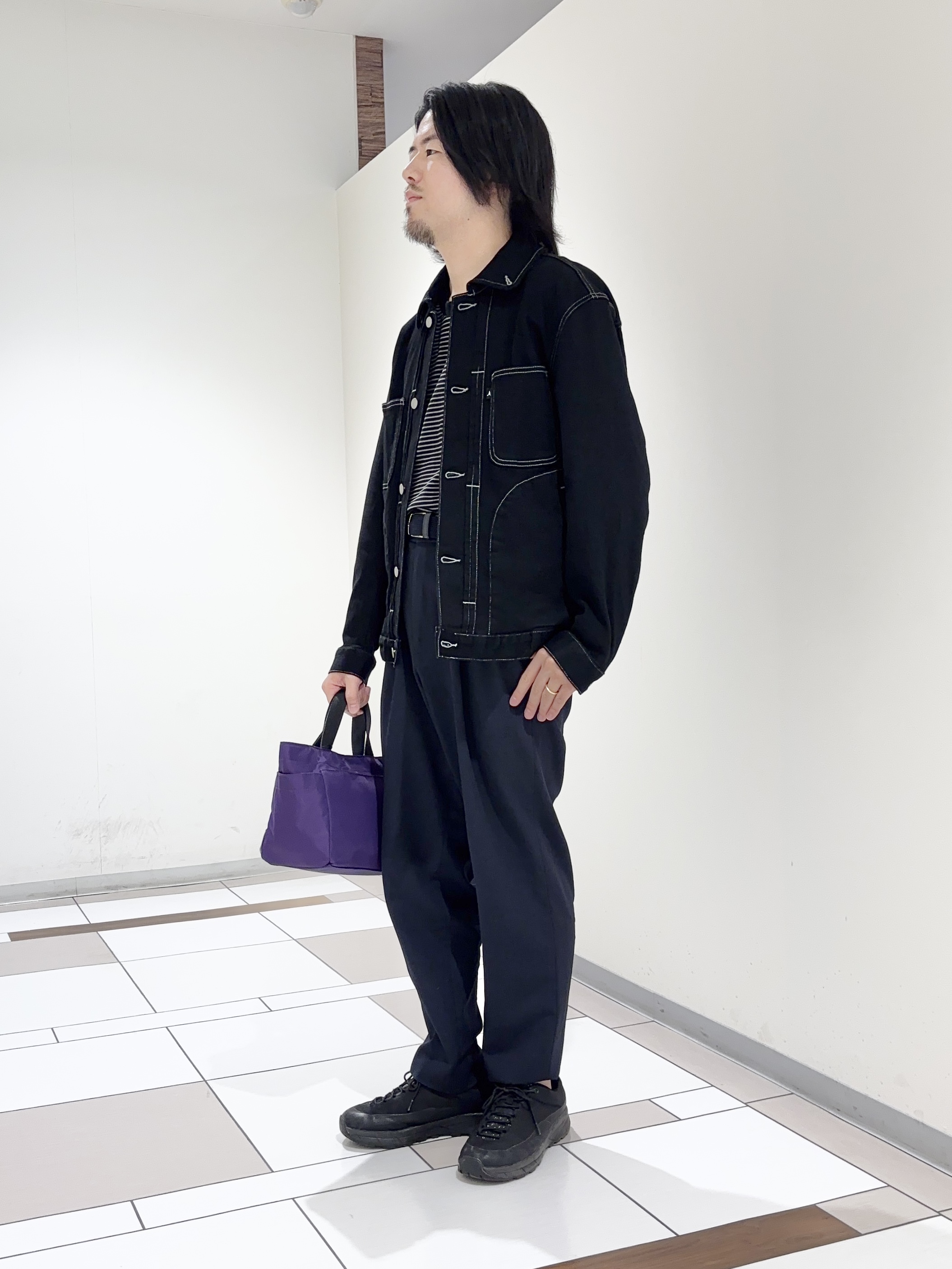 及川さんの「TAKEO KIKUCHI｜【BOWLER HAT LABEL】ブラックデニムGジャン」を使ったコーディネート