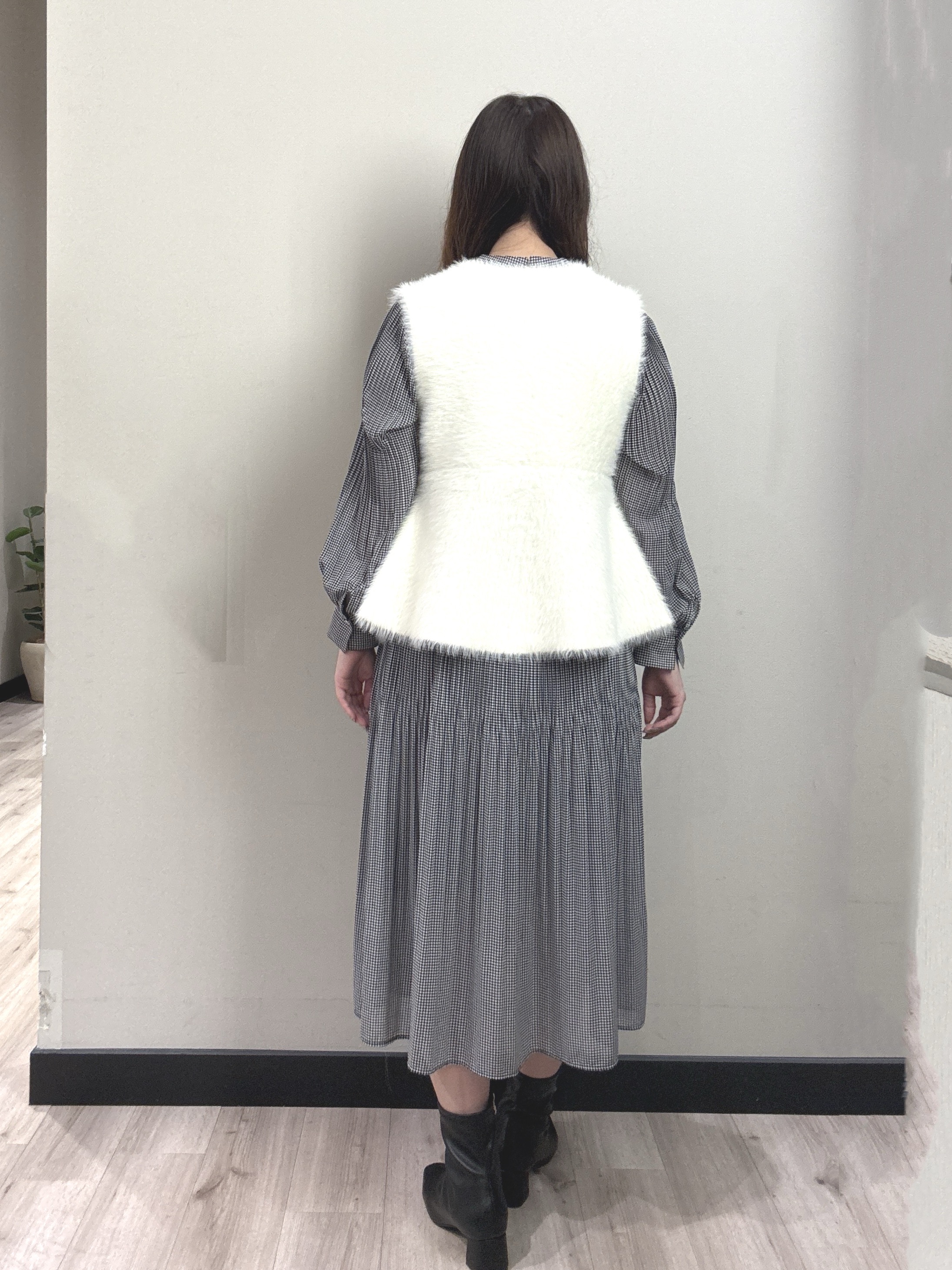 haruさんの「index｜フェザーニットペプラムジレ【洗濯機OK】」を使ったコーディネート