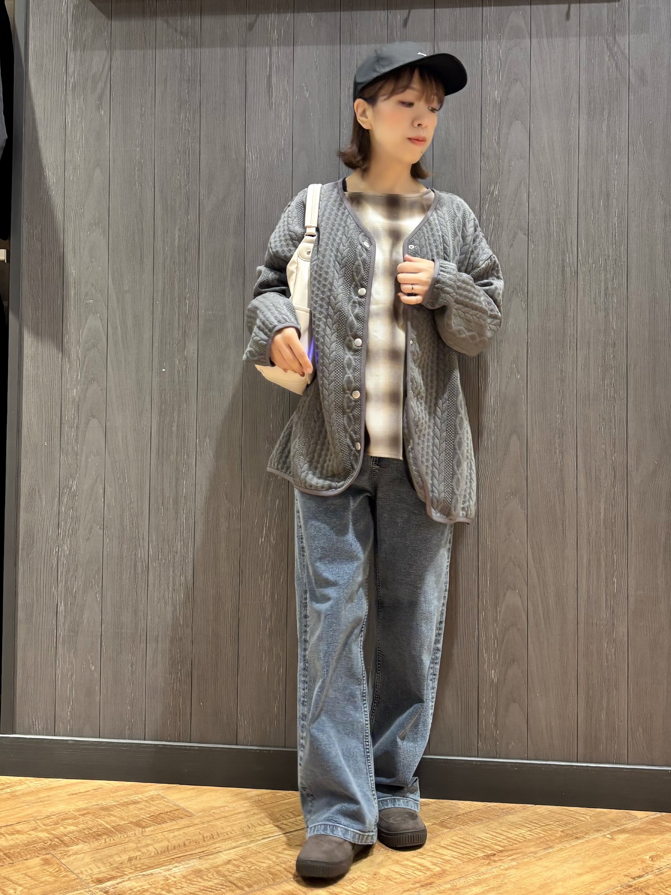 meiさんの「SHOO･LA･RUE｜ラインジャカード細見え！ Vネックカーディガン」を使ったコーディネート