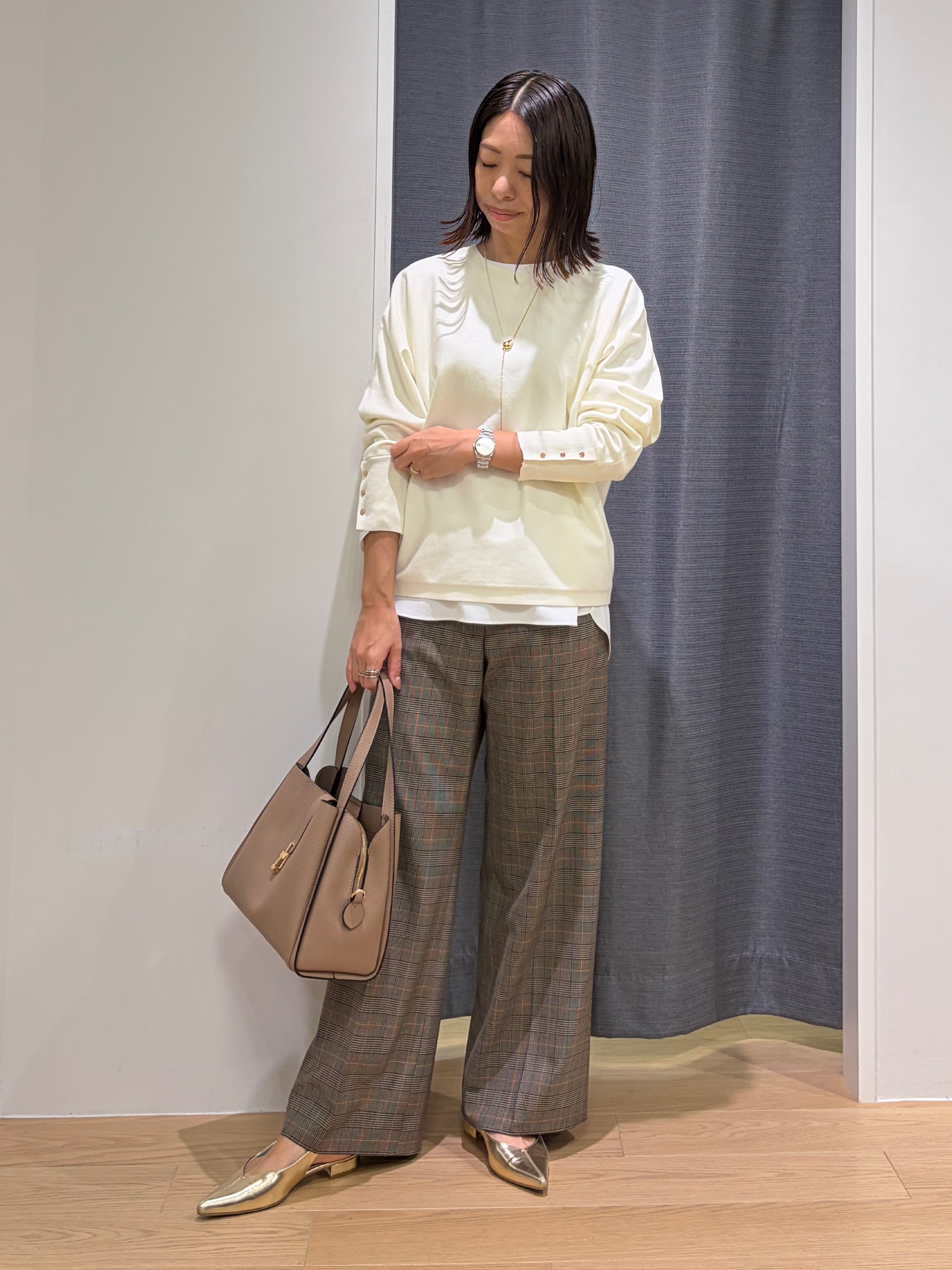 Mikoさんの「INDIVI｜【選べる6色／ストレッチ◎】きれいめドルマンスリーブニット」を使ったコーディネート