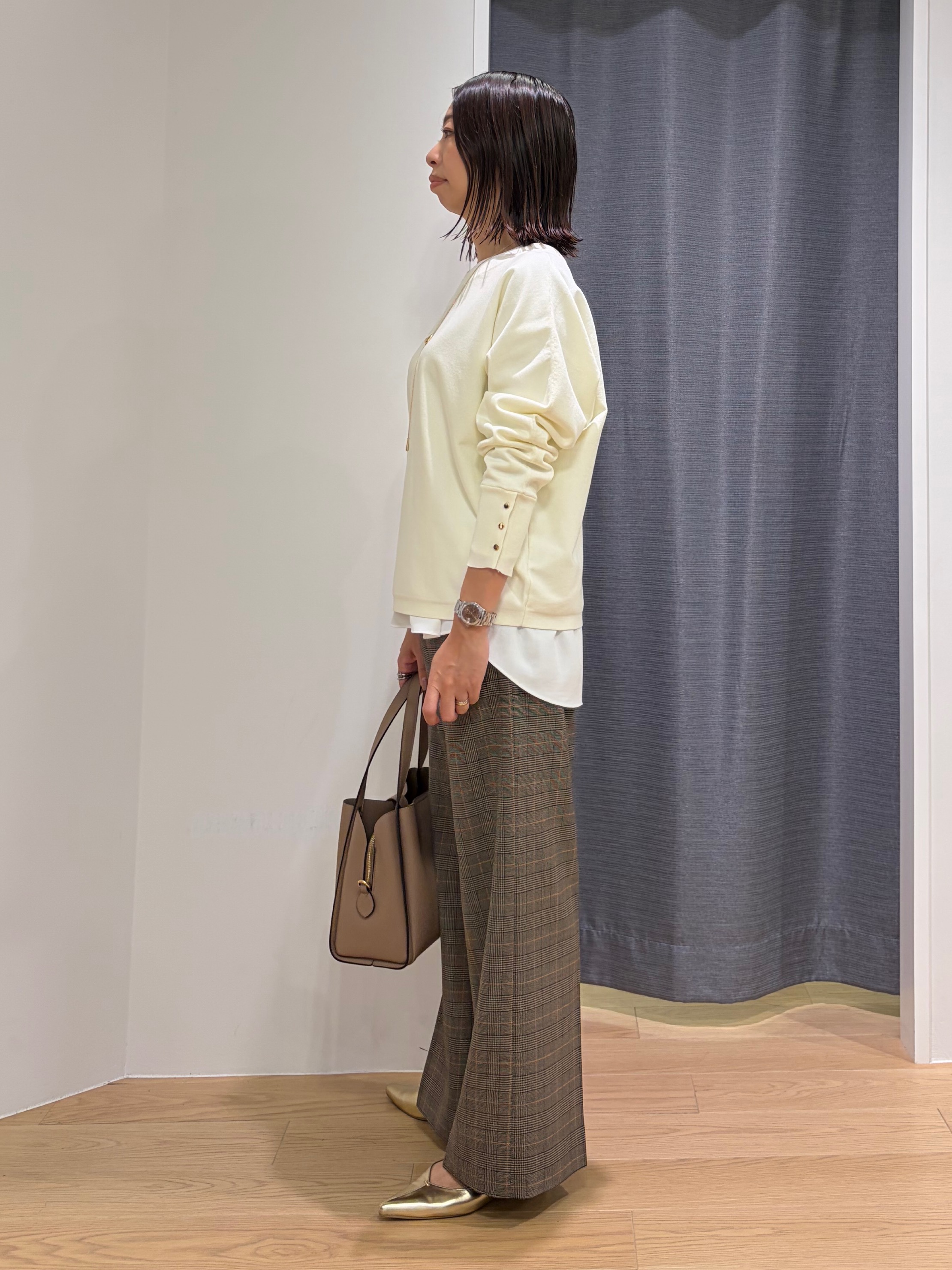 Mikoさんの「INDIVI｜【選べる6色／ストレッチ◎】きれいめドルマンスリーブニット」を使ったコーディネート