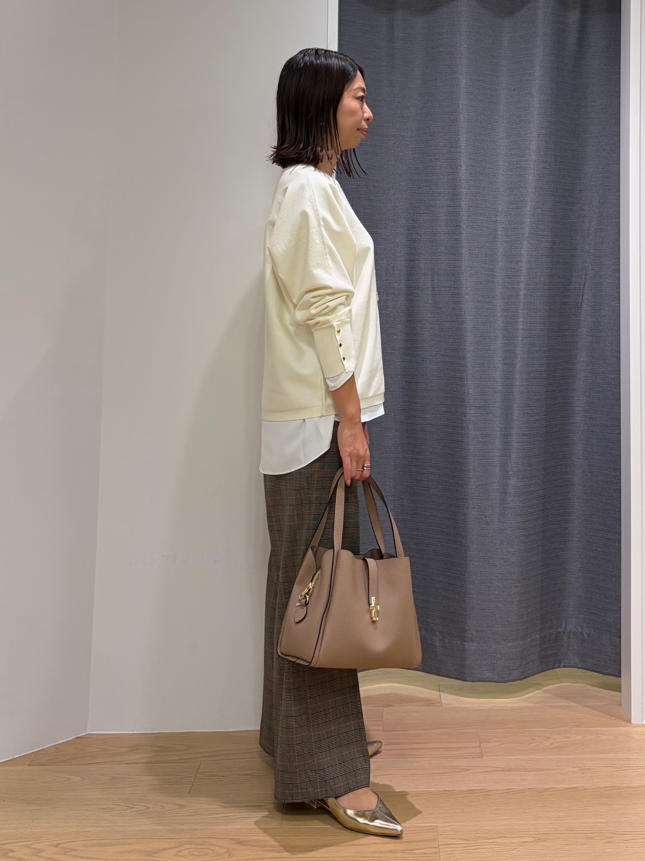 Mikoさんの「INDIVI｜【選べる6色／ストレッチ◎】きれいめドルマンスリーブニット」を使ったコーディネート