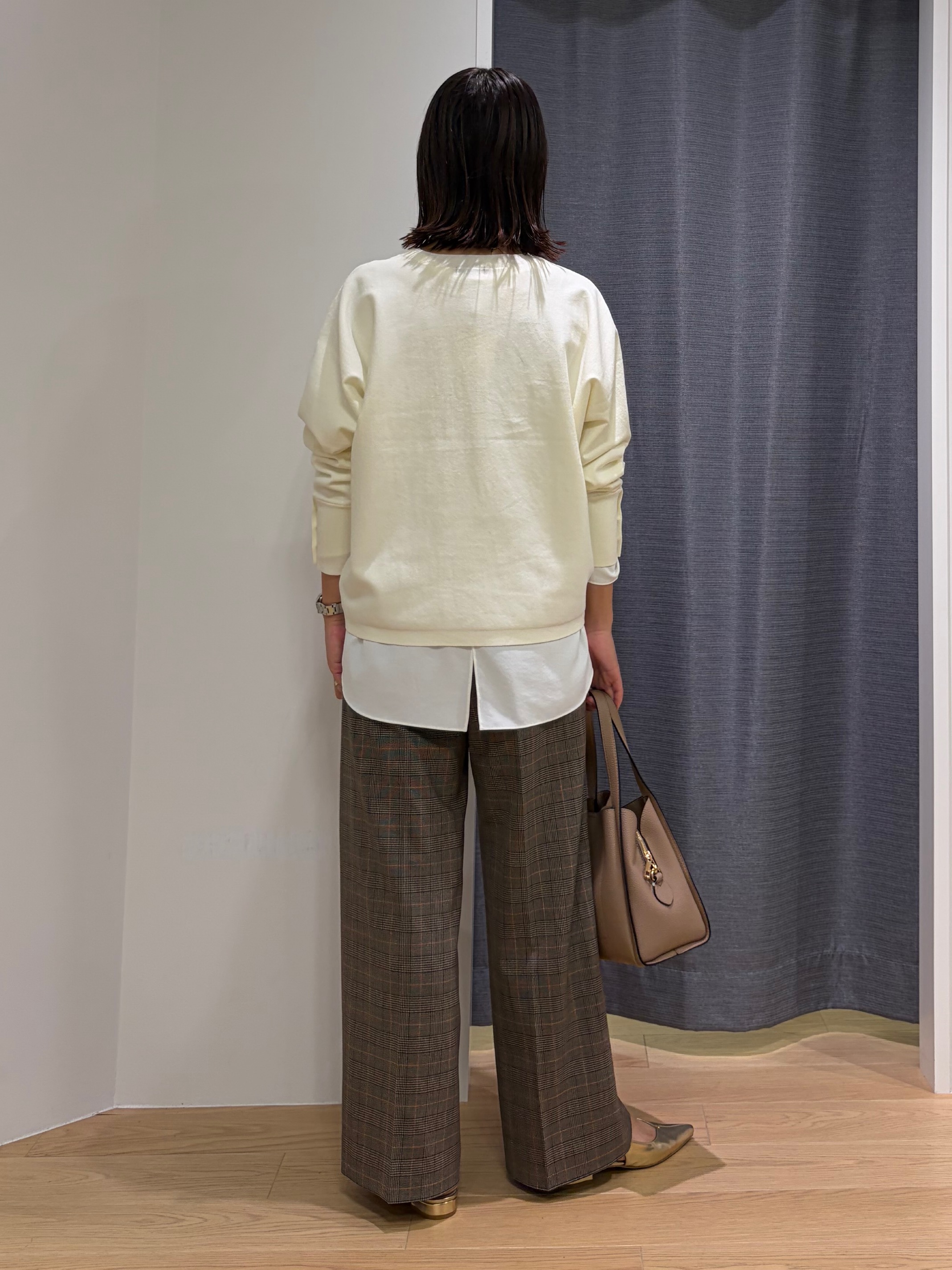 Mikoさんの「INDIVI｜【選べる6色／ストレッチ◎】きれいめドルマンスリーブニット」を使ったコーディネート