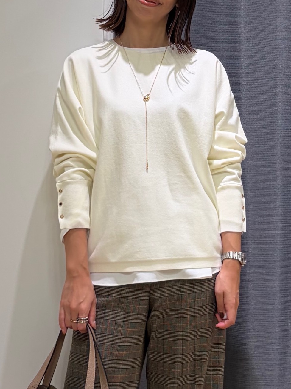Mikoさんの「INDIVI｜【選べる6色／ストレッチ◎】きれいめドルマンスリーブニット」を使ったコーディネート