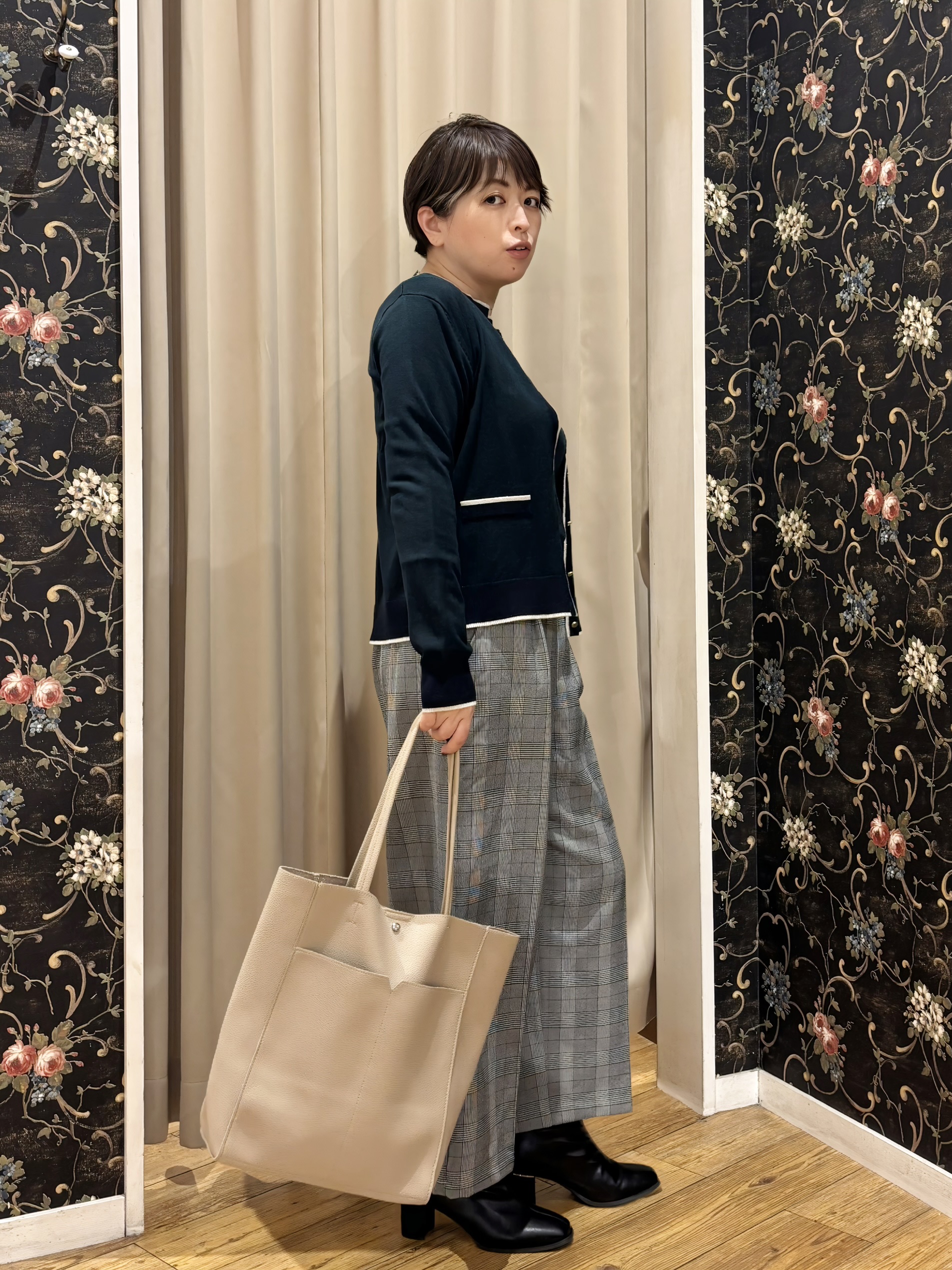 たみさんの「SHOO･LA･RUE｜【S-LL/洗濯機可】配色使いが目を惹く クルーネックニットカーディガン」を使ったコーディネート
