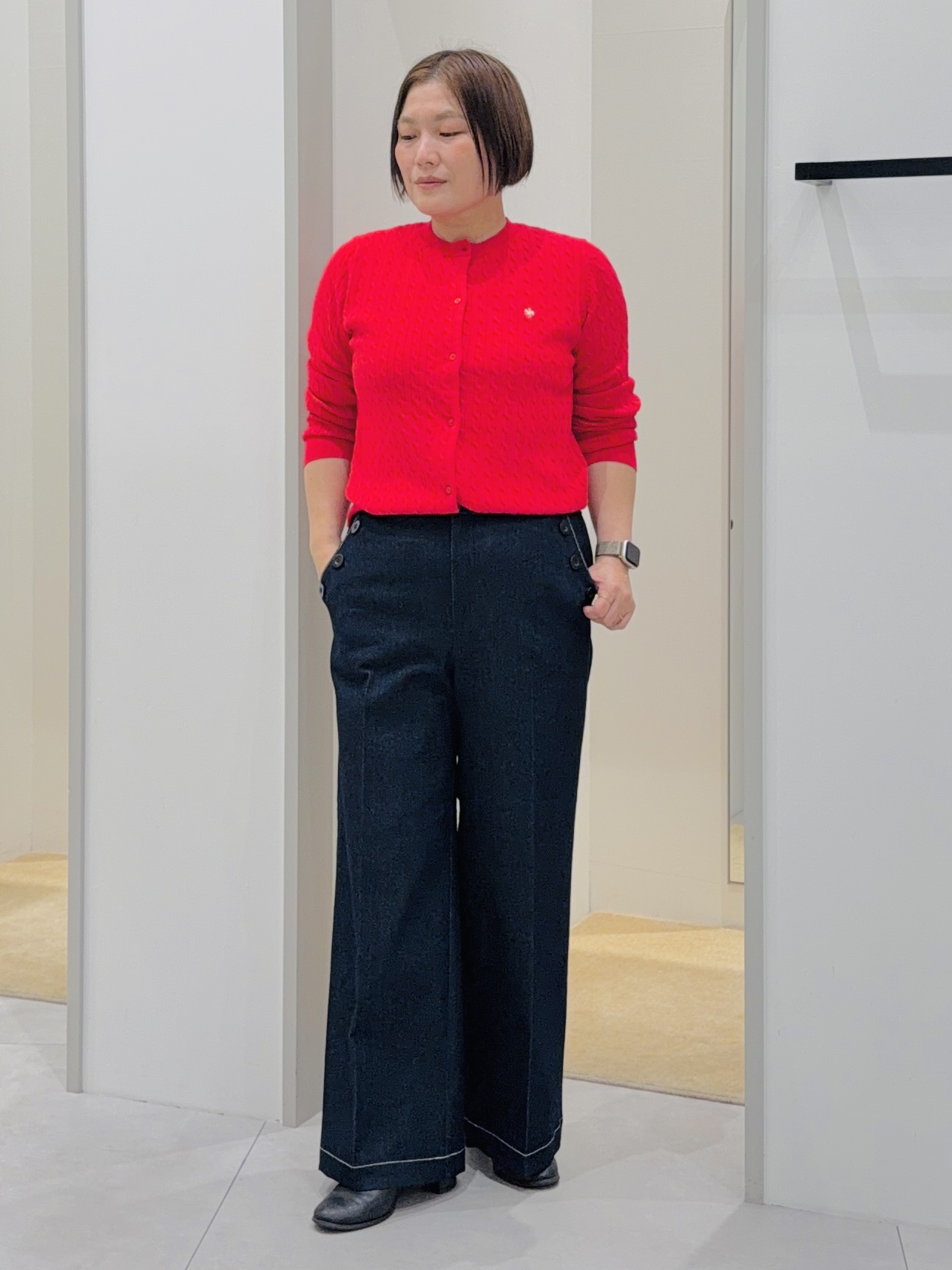 タナさんの「THE SHOP TK｜POLO BCS/ケーブルクルーカーディガン」を使ったコーディネート