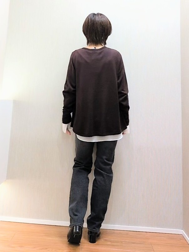 ミズタさんの「UNTITLED｜【きれいに体型カバー/8色展開】Aラインシルエットニットプルオーバー」を使ったコーディネート