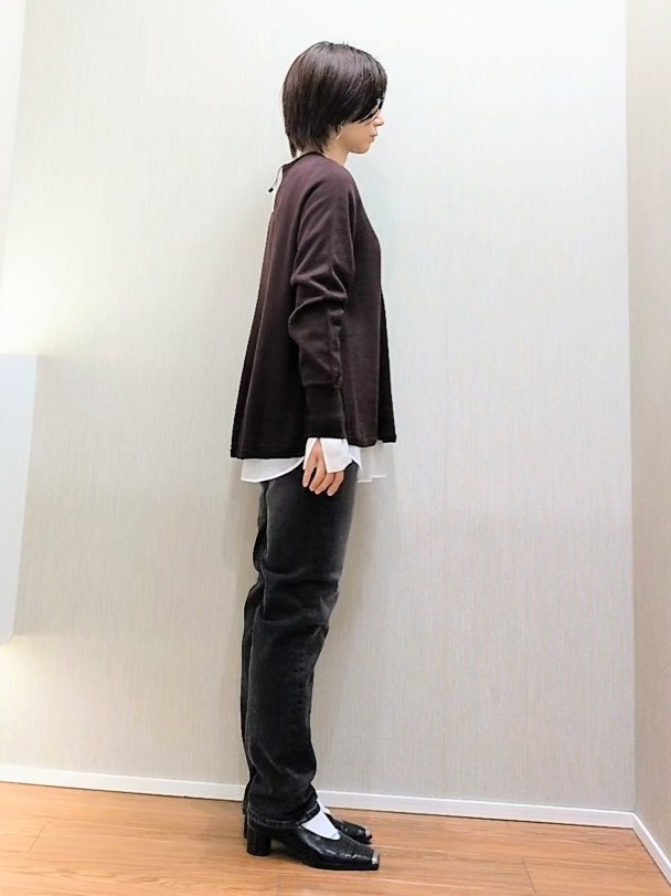 ミズタさんの「UNTITLED｜【きれいに体型カバー/8色展開】Aラインシルエットニットプルオーバー」を使ったコーディネート