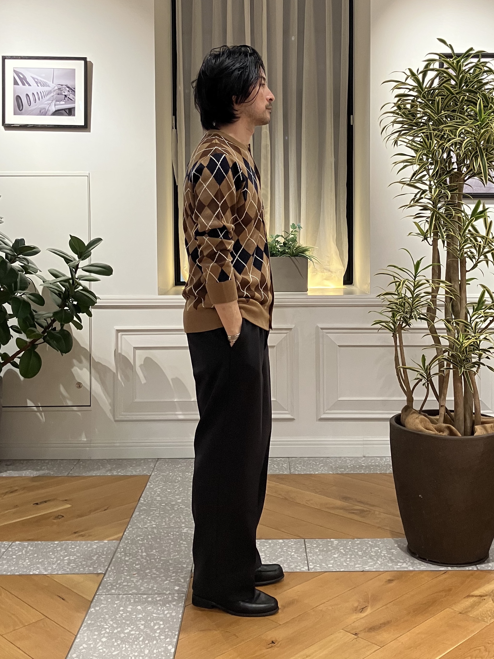 junyaさんの「DRESSTERIOR｜アーガイル ラウンドネックカーディガン」を使ったコーディネート