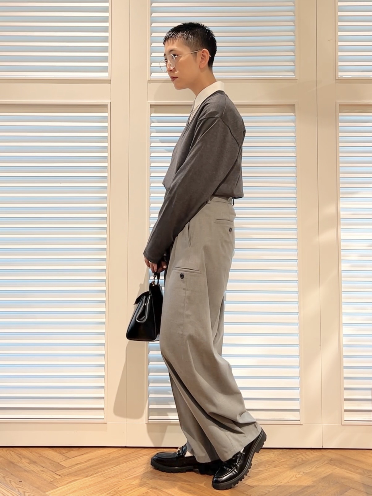 OCHIAIさんの「DRESSTERIOR｜◆BATONER（バトナー）BLOWSING Vネック　ロングスリーブ」を使ったコーディネート