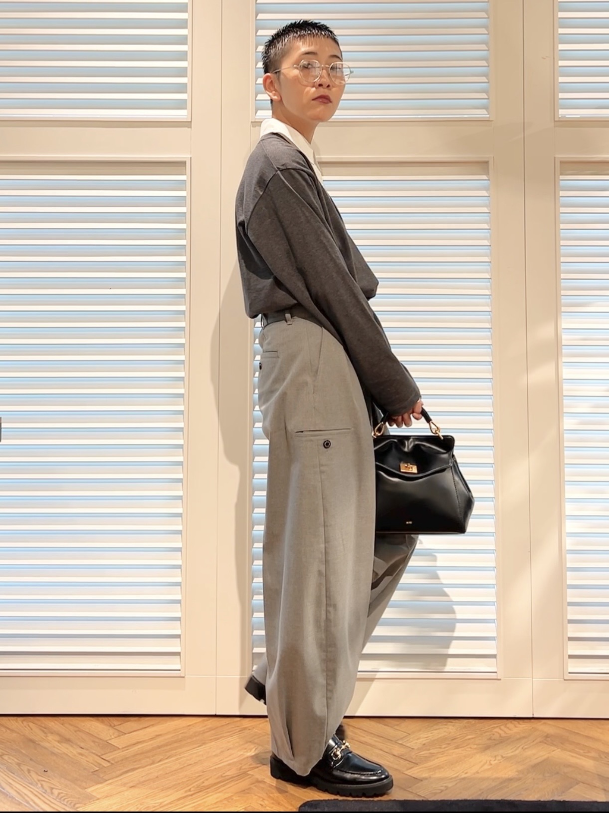 OCHIAIさんの「DRESSTERIOR｜◆BATONER（バトナー）BLOWSING Vネック　ロングスリーブ」を使ったコーディネート