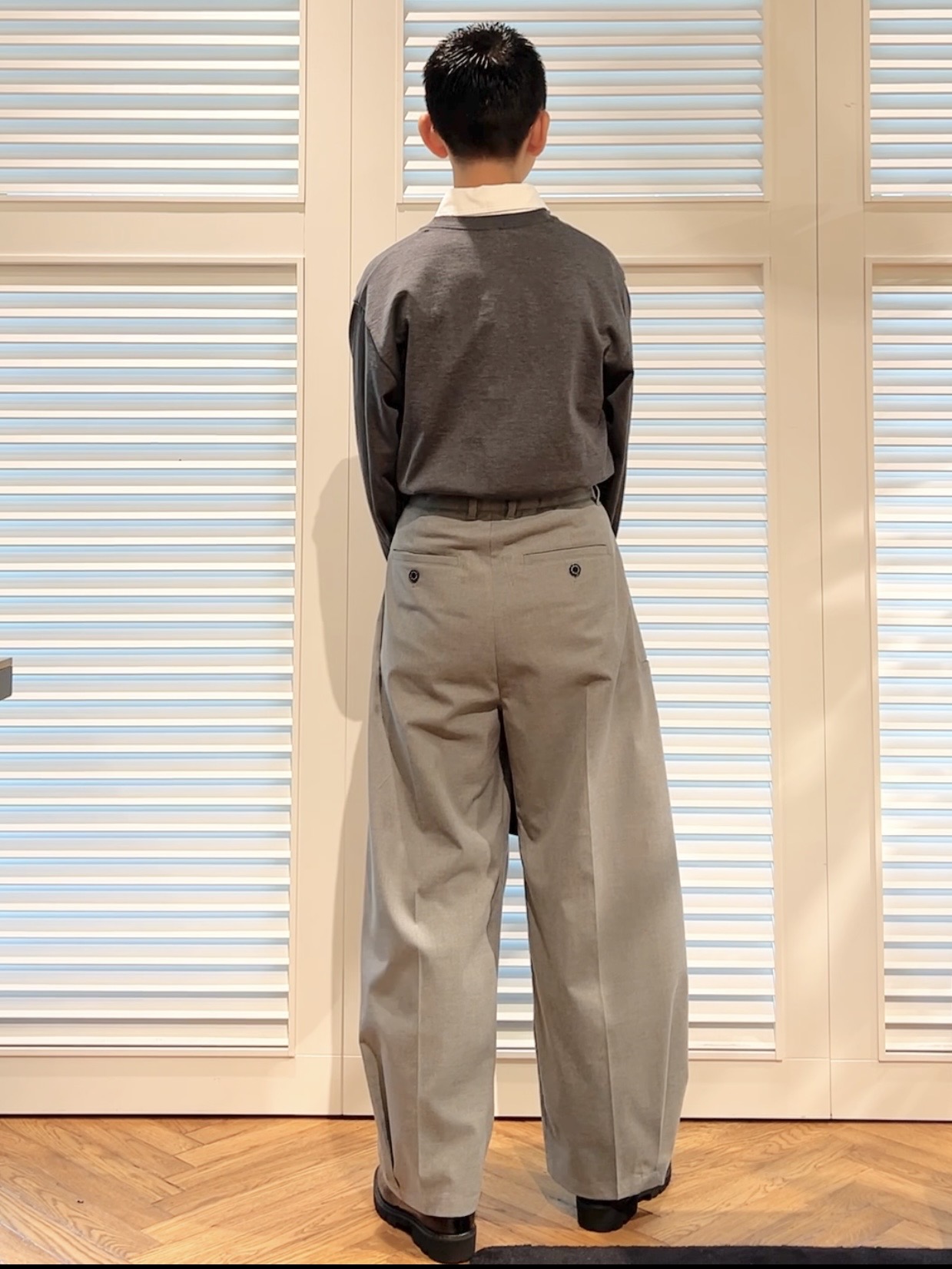 OCHIAIさんの「DRESSTERIOR｜◆BATONER（バトナー）BLOWSING Vネック　ロングスリーブ」を使ったコーディネート