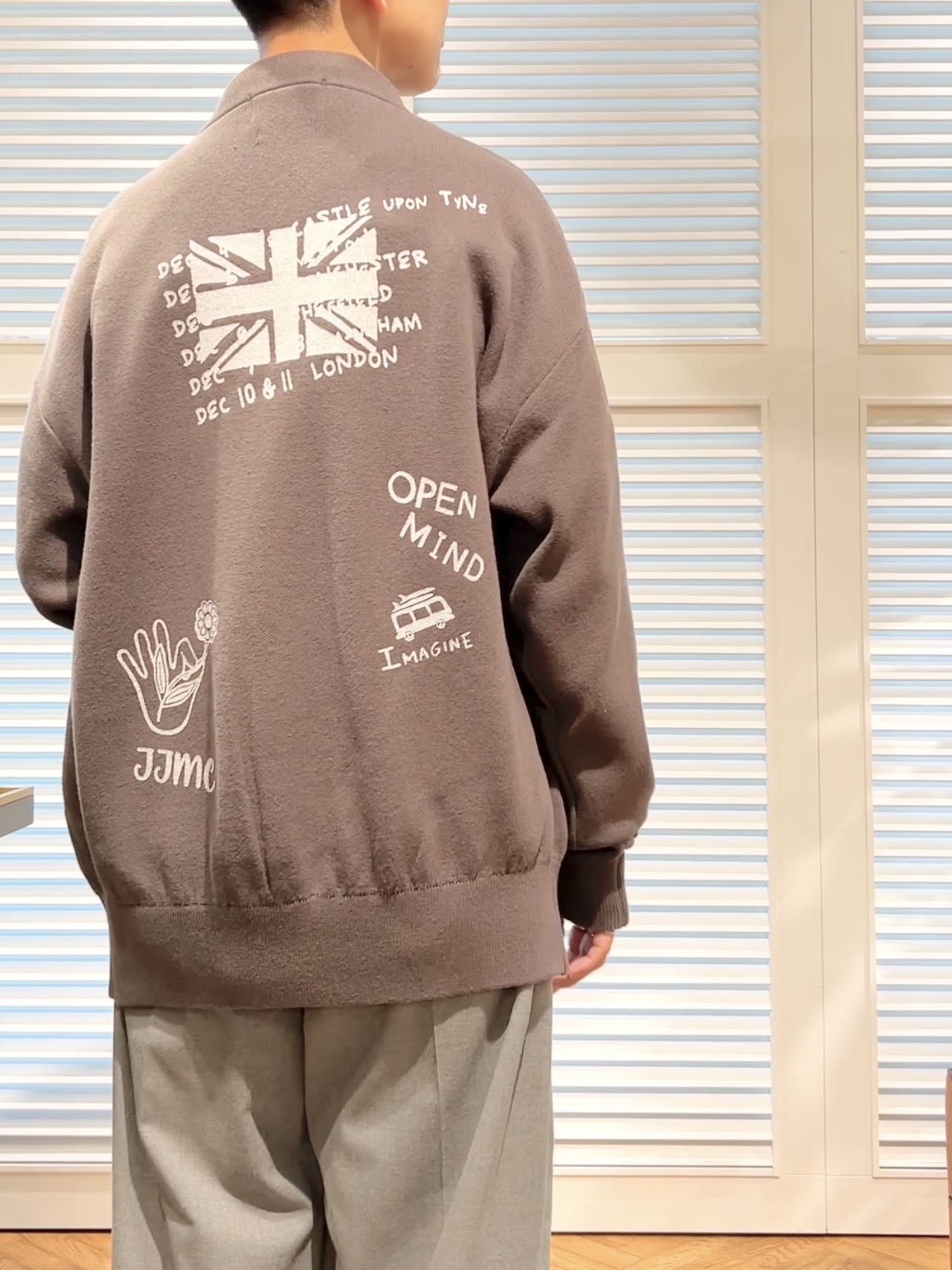 OCHIAIさんの「DRESSTERIOR｜【取り外し可能】2WAY ボウタイデニムシャツ」を使ったコーディネート