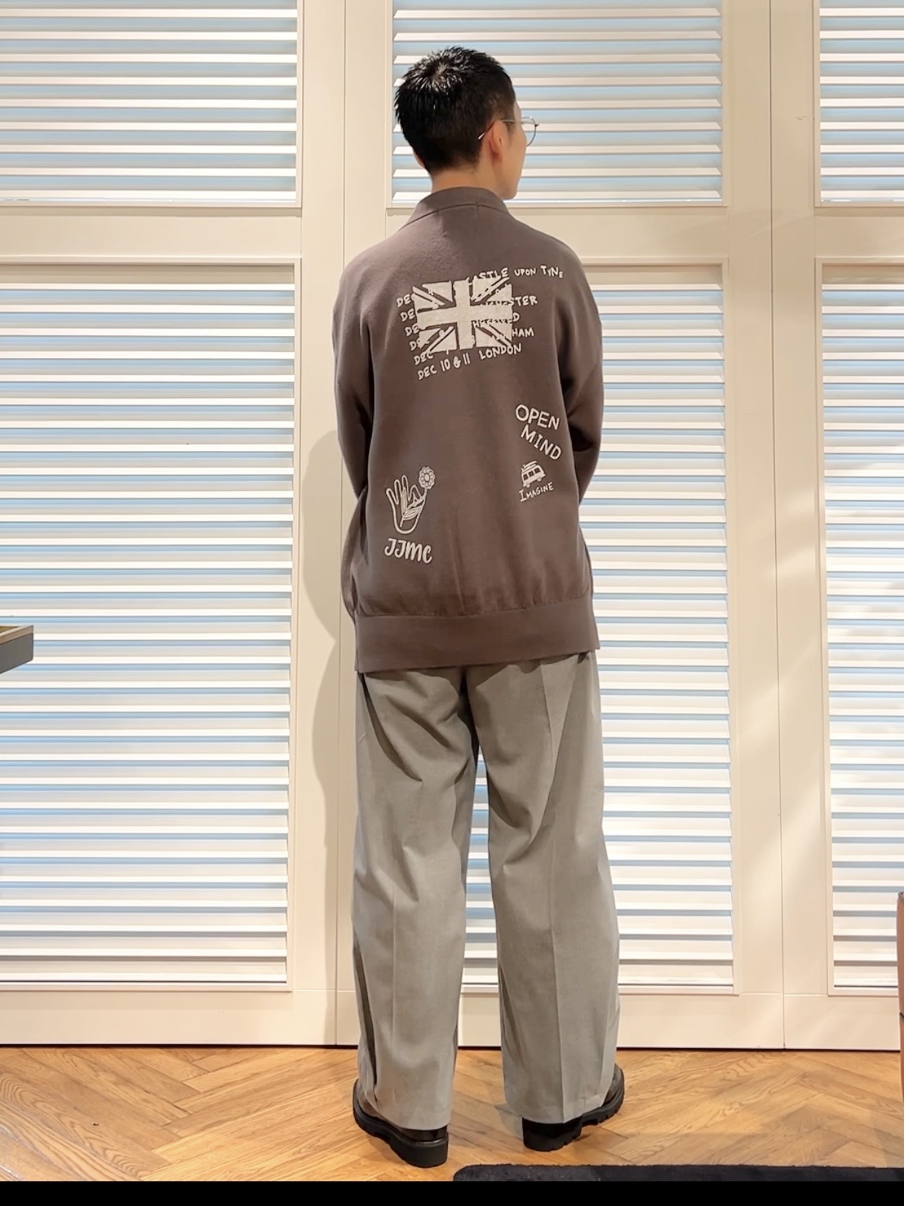 OCHIAIさんの「DRESSTERIOR｜【取り外し可能】2WAY ボウタイデニムシャツ」を使ったコーディネート