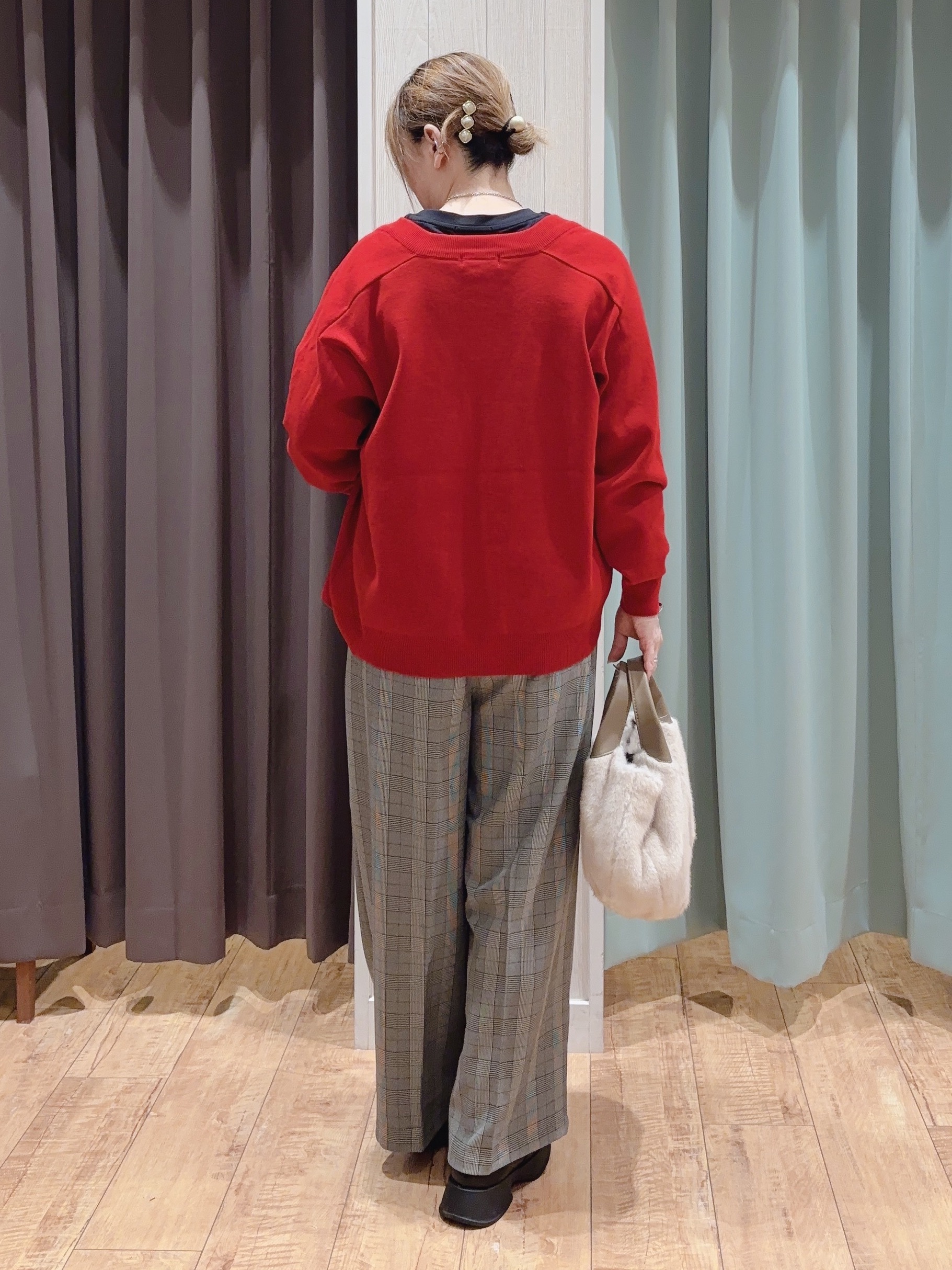 HANAさんの「SHOO･LA･RUE｜【毛玉になりにくい/S-LL/洗濯機可/体型カバー】Vネックゆったりカーディガン」を使ったコーディネート