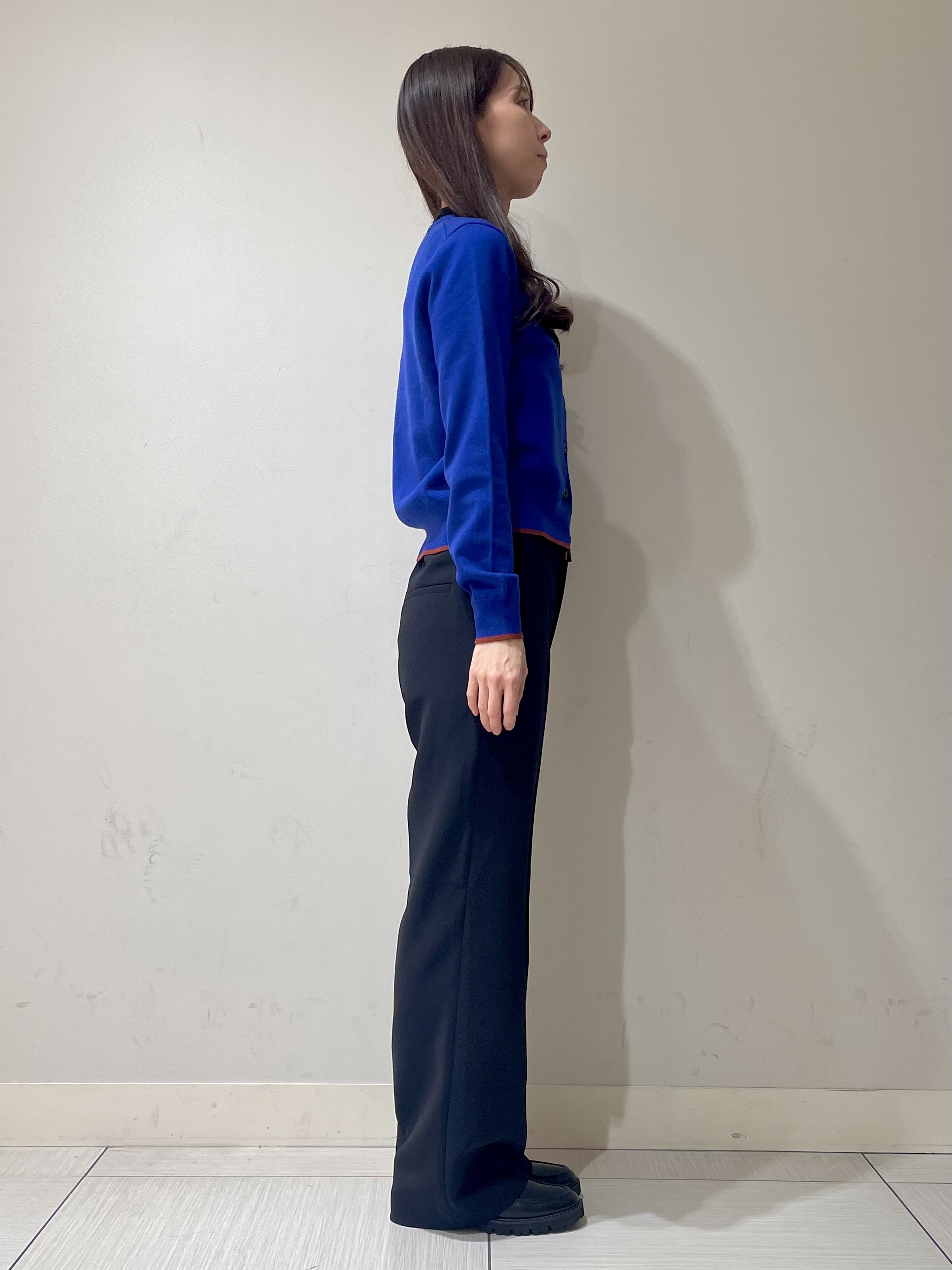 ことさんの「DRESSTERIOR｜【STORY11月号掲載】ゼニアバル―ファキャッシュウールクルーネックカーディガン」を使ったコーディネート