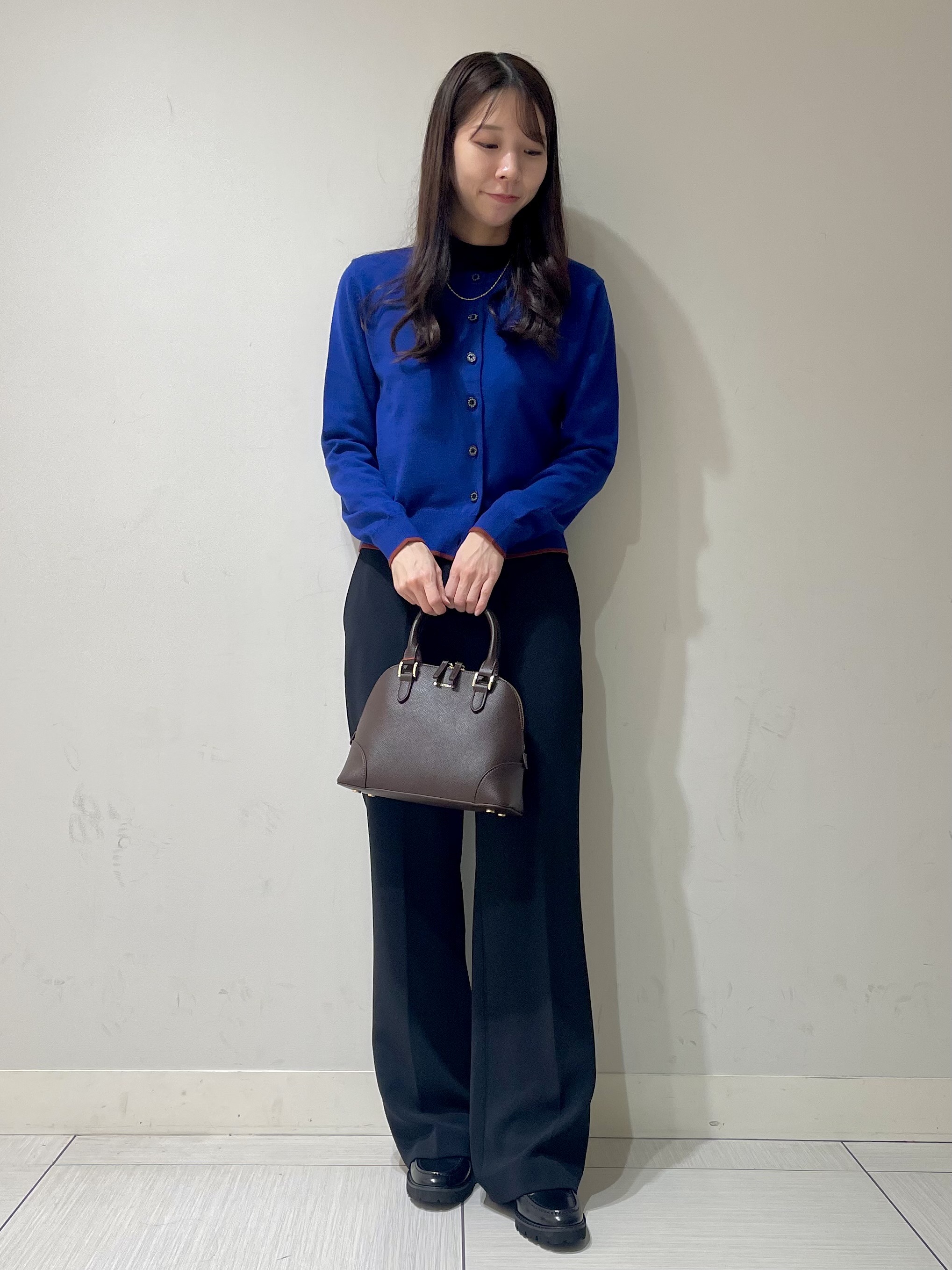 ことさんの「DRESSTERIOR｜【STORY11月号掲載】ゼニアバル―ファキャッシュウールクルーネックカーディガン」を使ったコーディネート