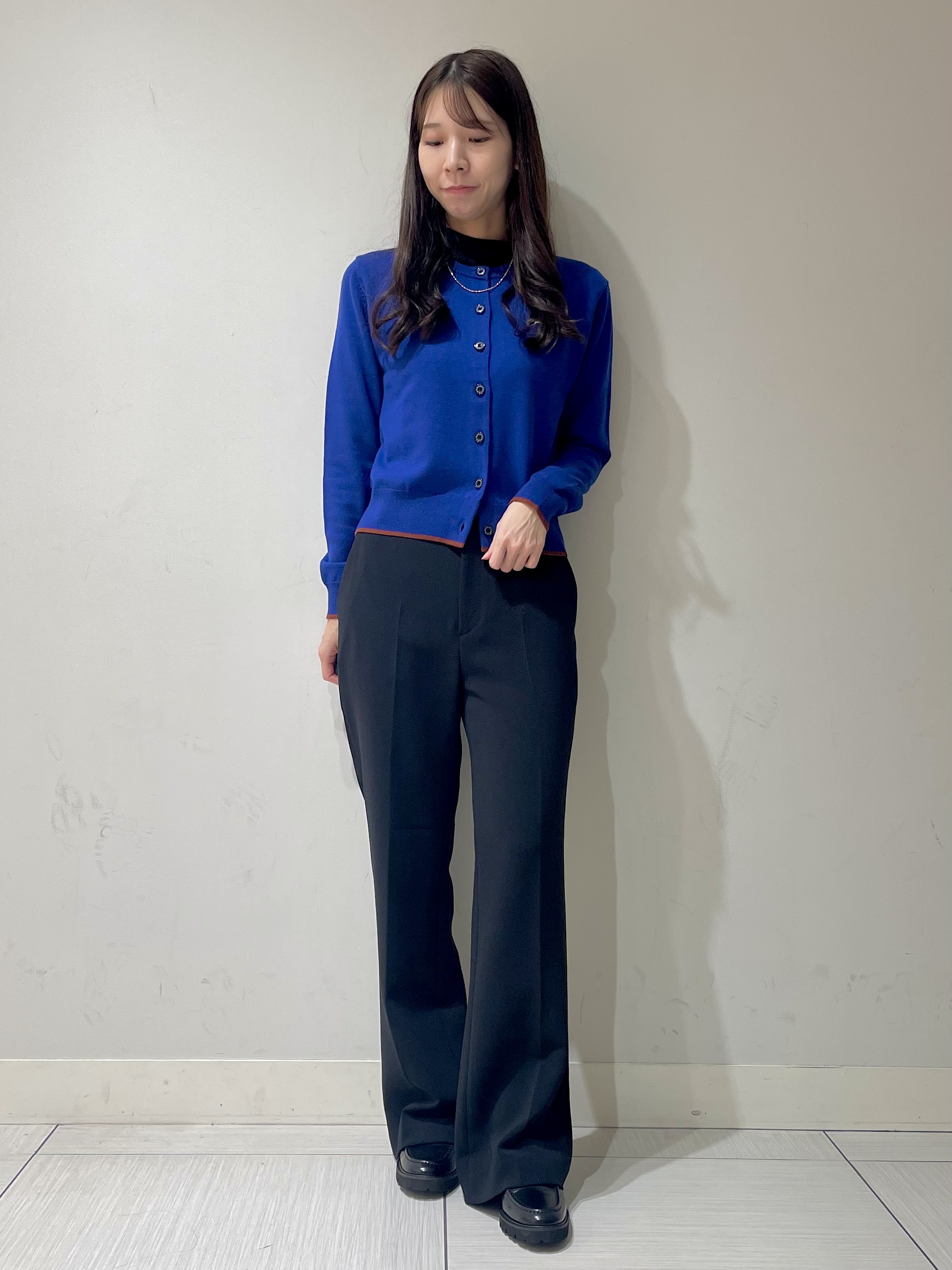 ことさんの「DRESSTERIOR｜【STORY11月号掲載】ゼニアバル―ファキャッシュウールクルーネックカーディガン」を使ったコーディネート