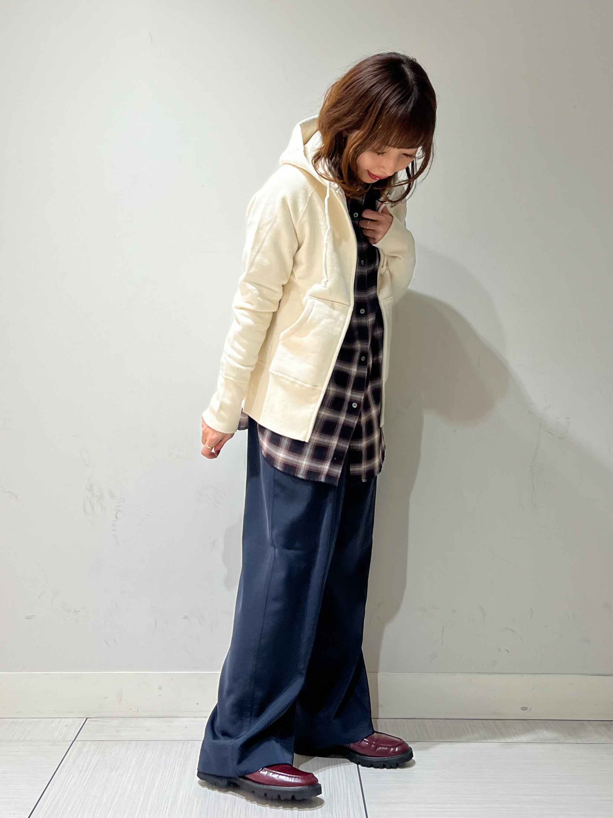 じゅんさんの「DRESSTERIOR｜デキシー吊裏毛ジップアップパーカ」を使ったコーディネート