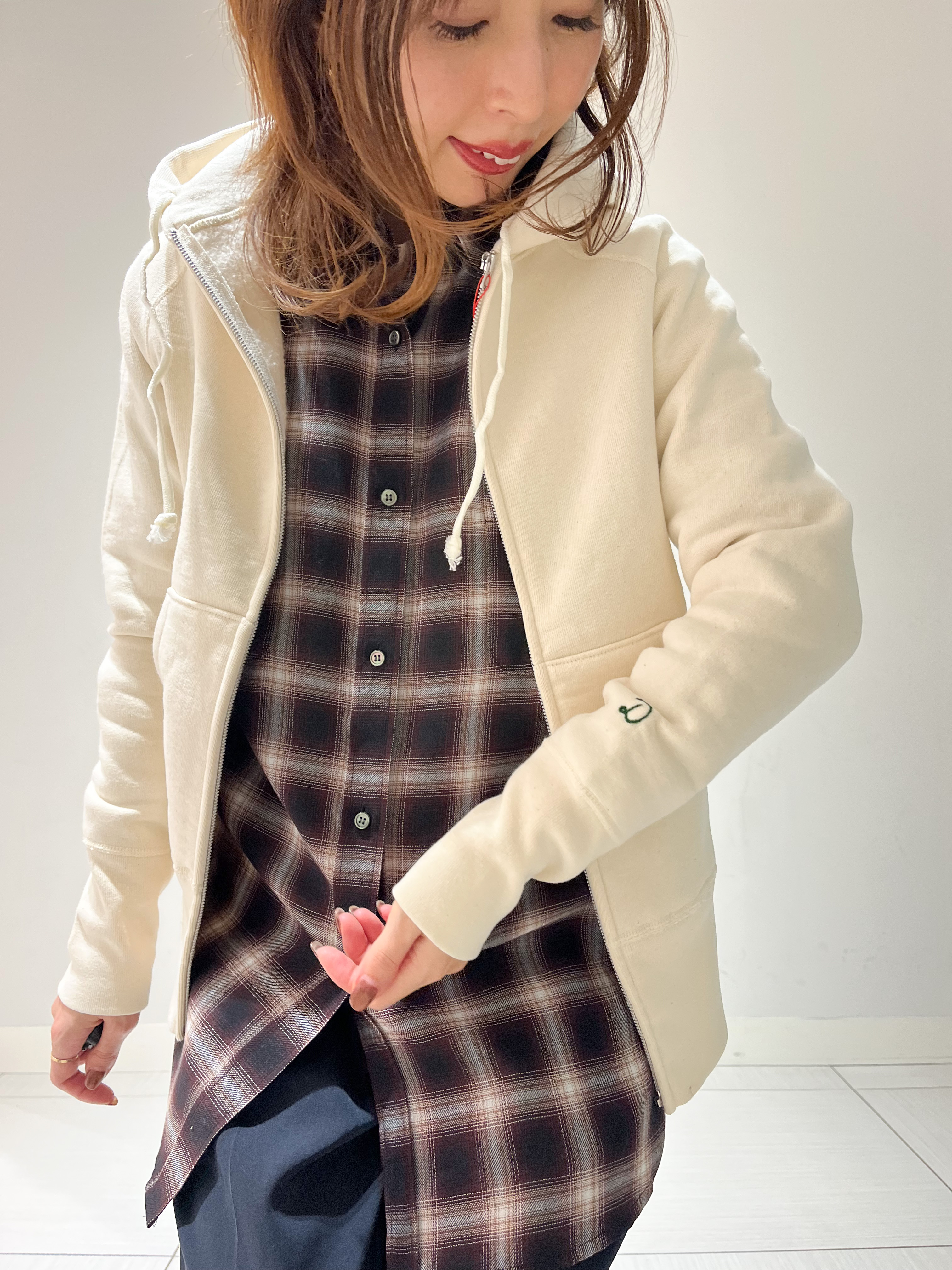 じゅんさんの「DRESSTERIOR｜デキシー吊裏毛ジップアップパーカ」を使ったコーディネート