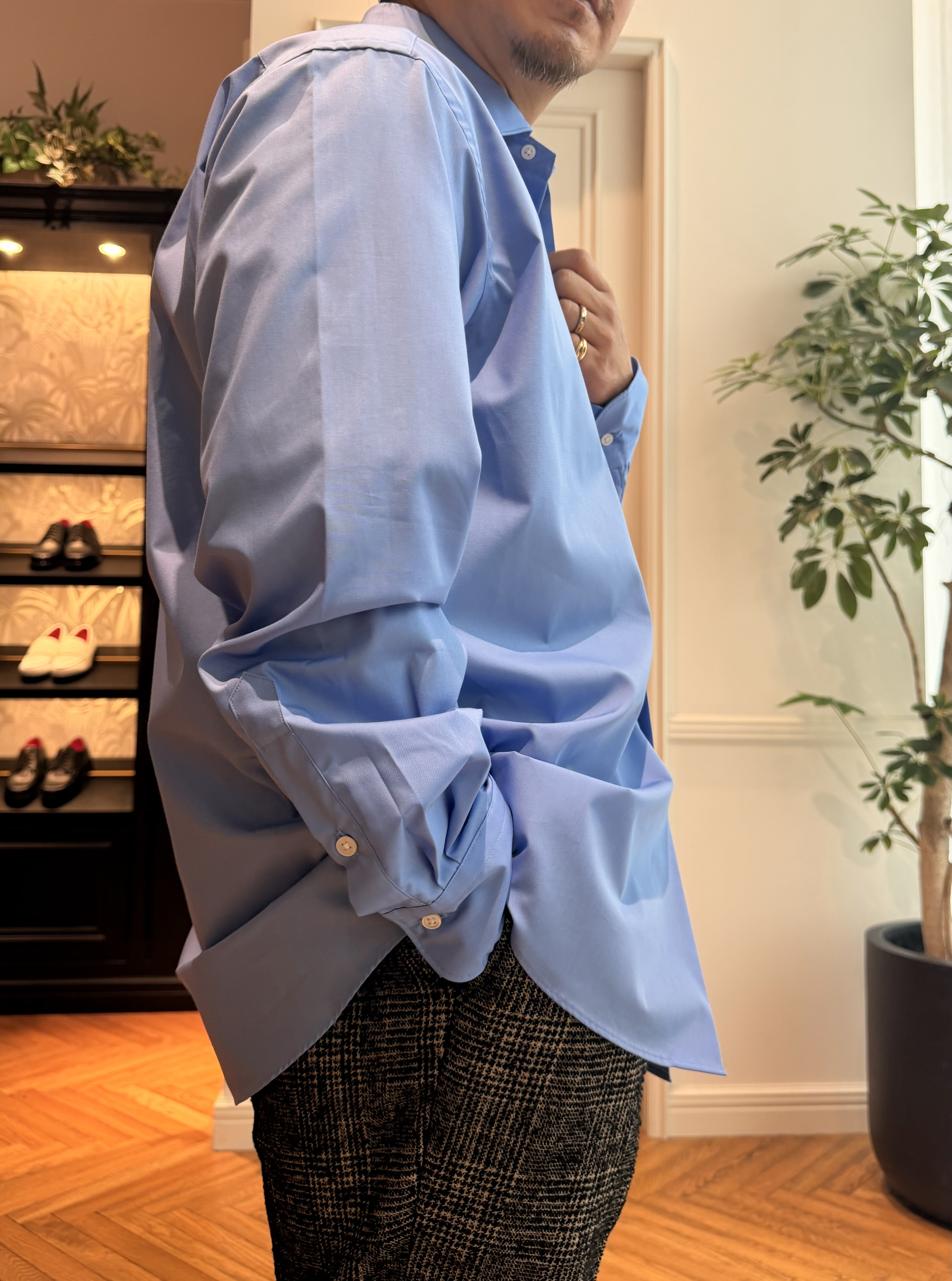 鶴田大士さんの「DRESSTERIOR｜【干場義雅&times;MOVB&times;DRESSTERIOR】シドグラスシャツ」を使ったコーディネート