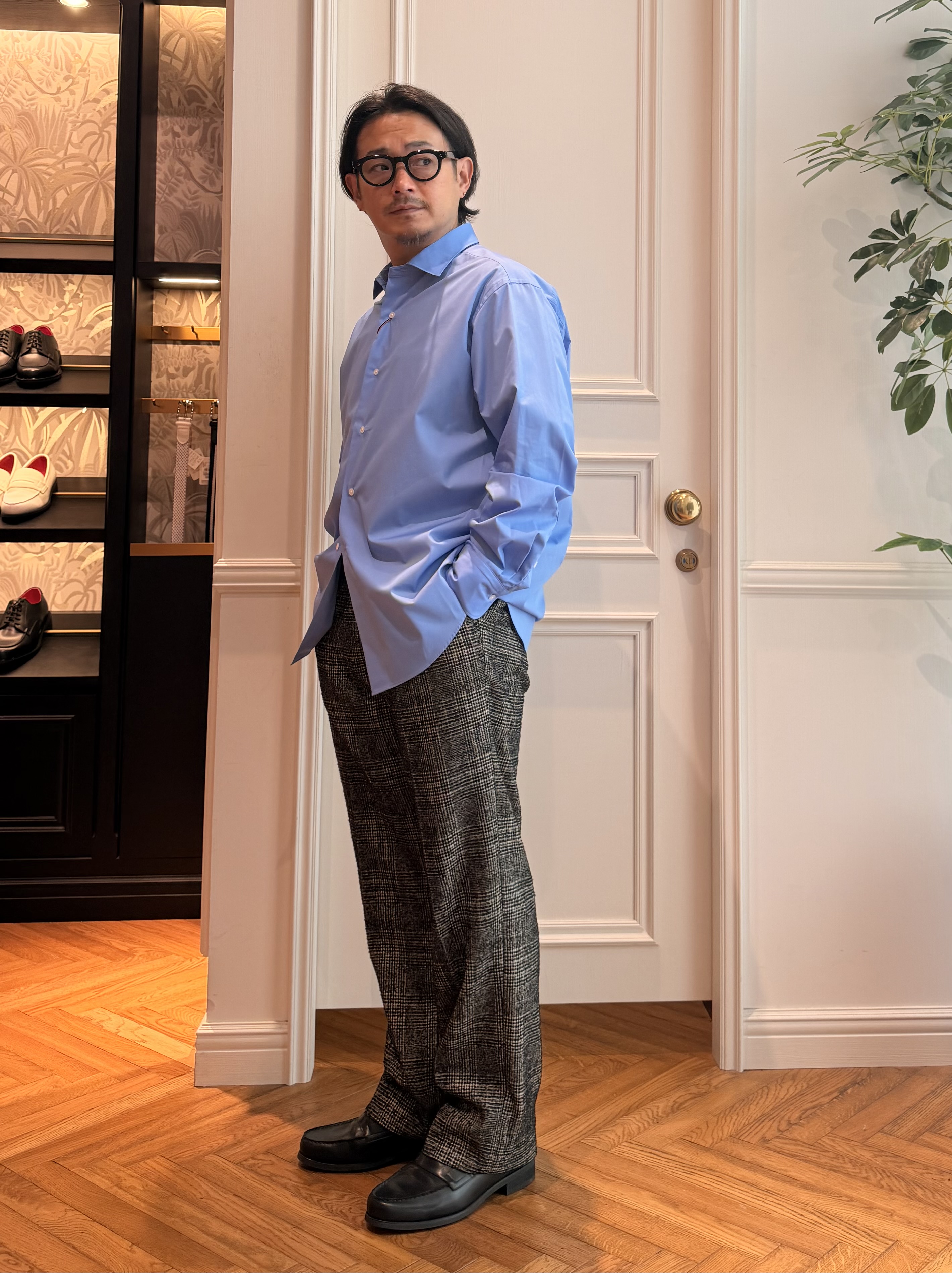 鶴田大士さんの「DRESSTERIOR｜【干場義雅&times;MOVB&times;DRESSTERIOR】シドグラスシャツ」を使ったコーディネート