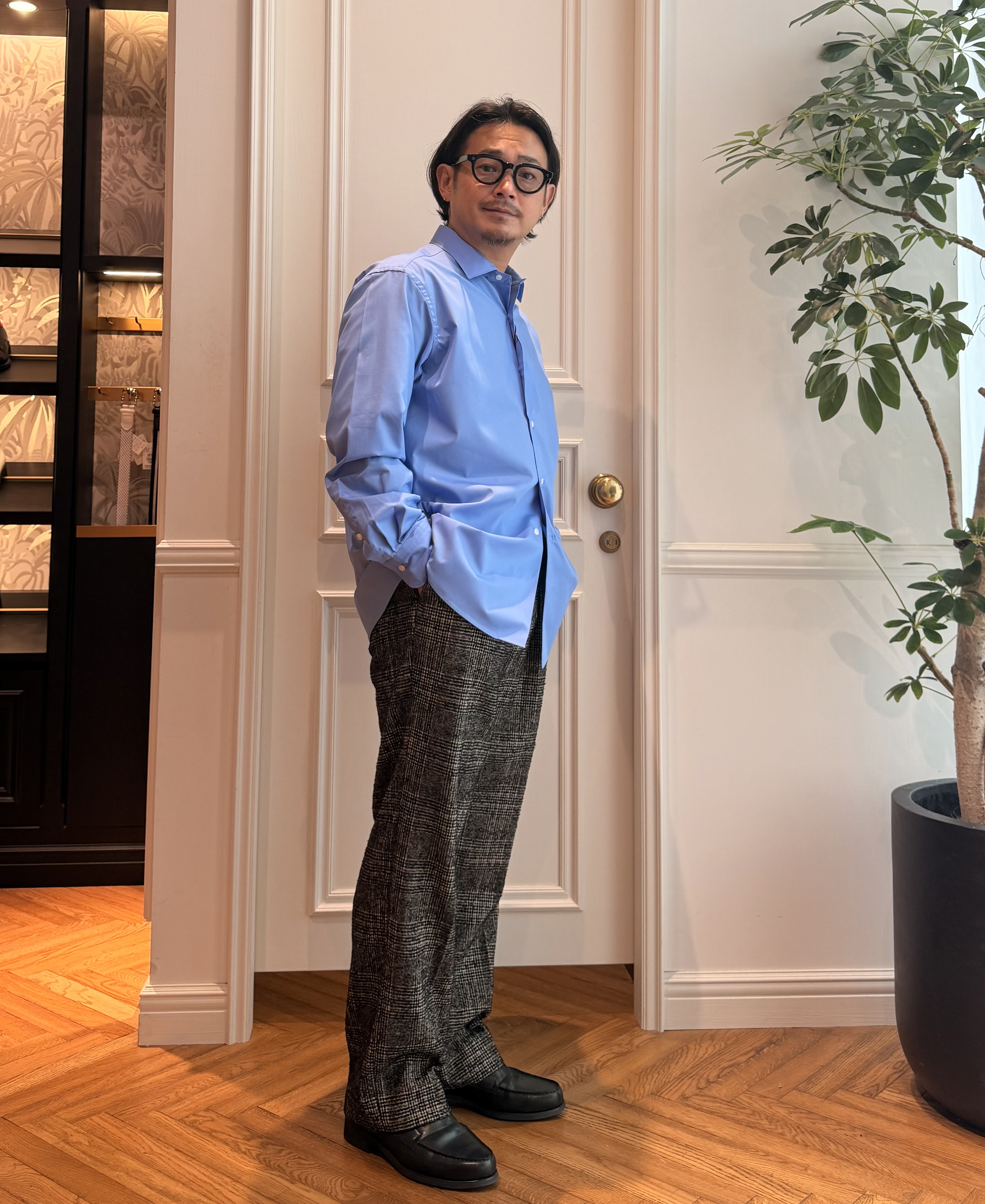 鶴田大士さんの「DRESSTERIOR｜【干場義雅&times;MOVB&times;DRESSTERIOR】シドグラスシャツ」を使ったコーディネート