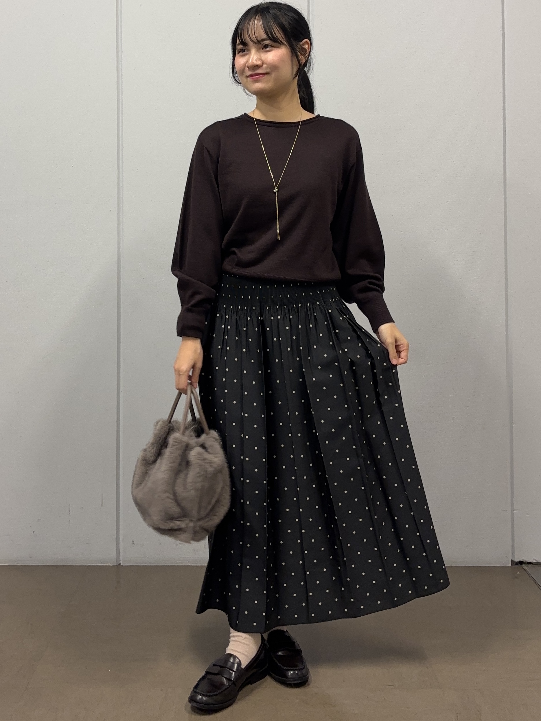 岩本優さんの「UNTITLED｜【店頭人気！/8色展開】ボリュームスリーブニットプルオーバー」を使ったコーディネート