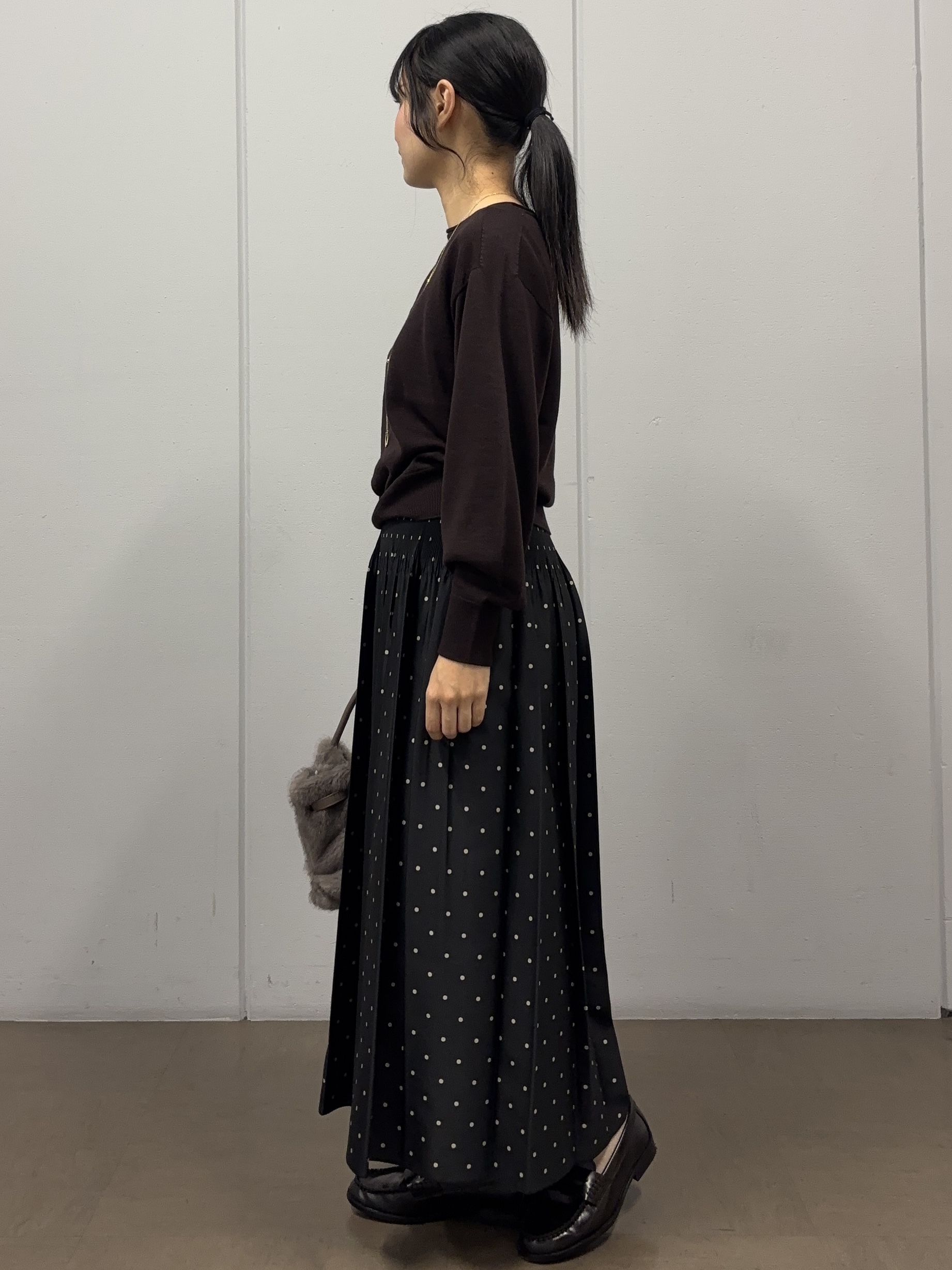 岩本優さんの「UNTITLED｜【店頭人気！/8色展開】ボリュームスリーブニットプルオーバー」を使ったコーディネート