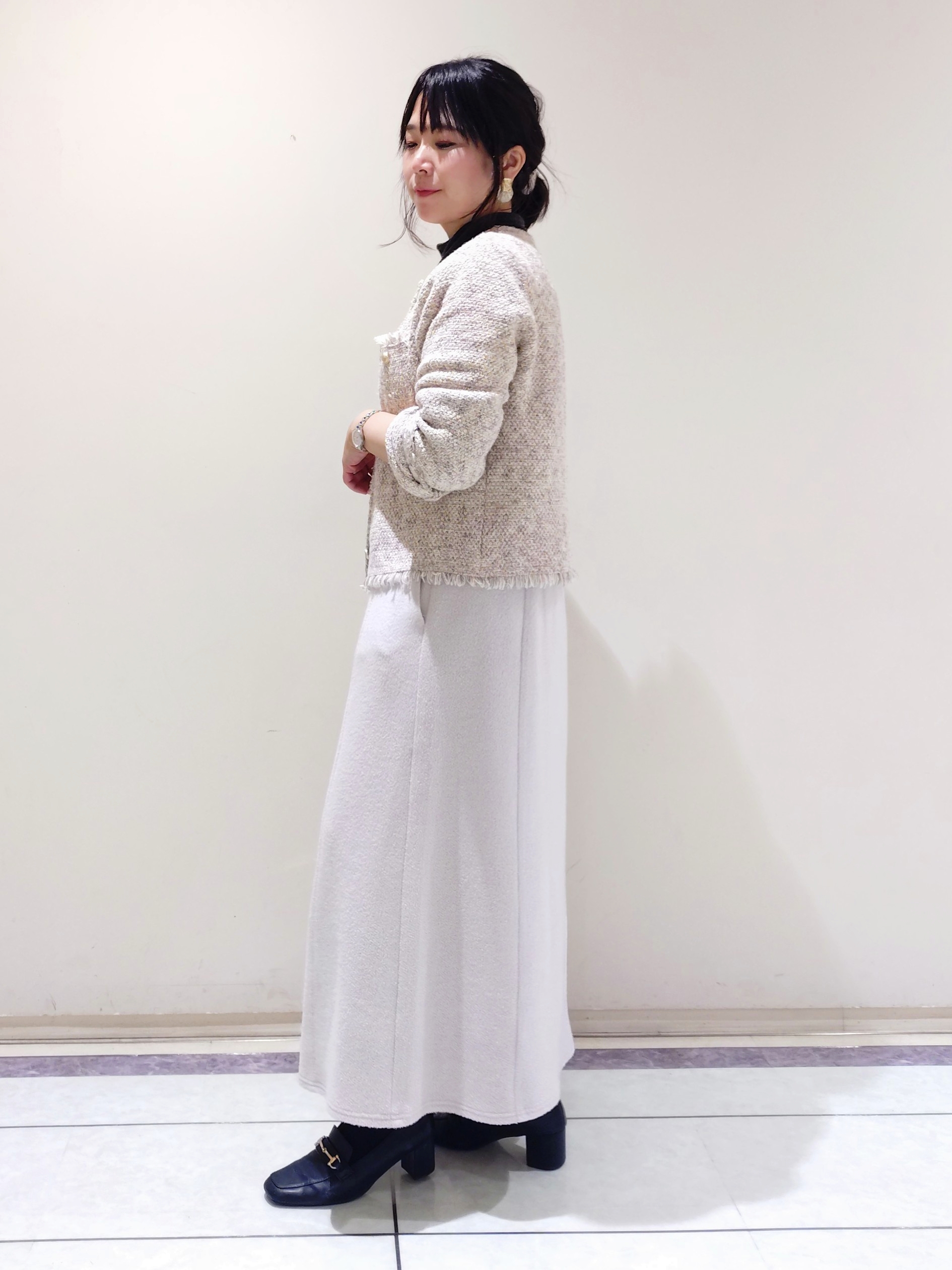 TOMOMIさんの「INDIVI｜【風合い柔らか／SETUP可】ブークレ起毛ジャージフレアスカート」を使ったコーディネート