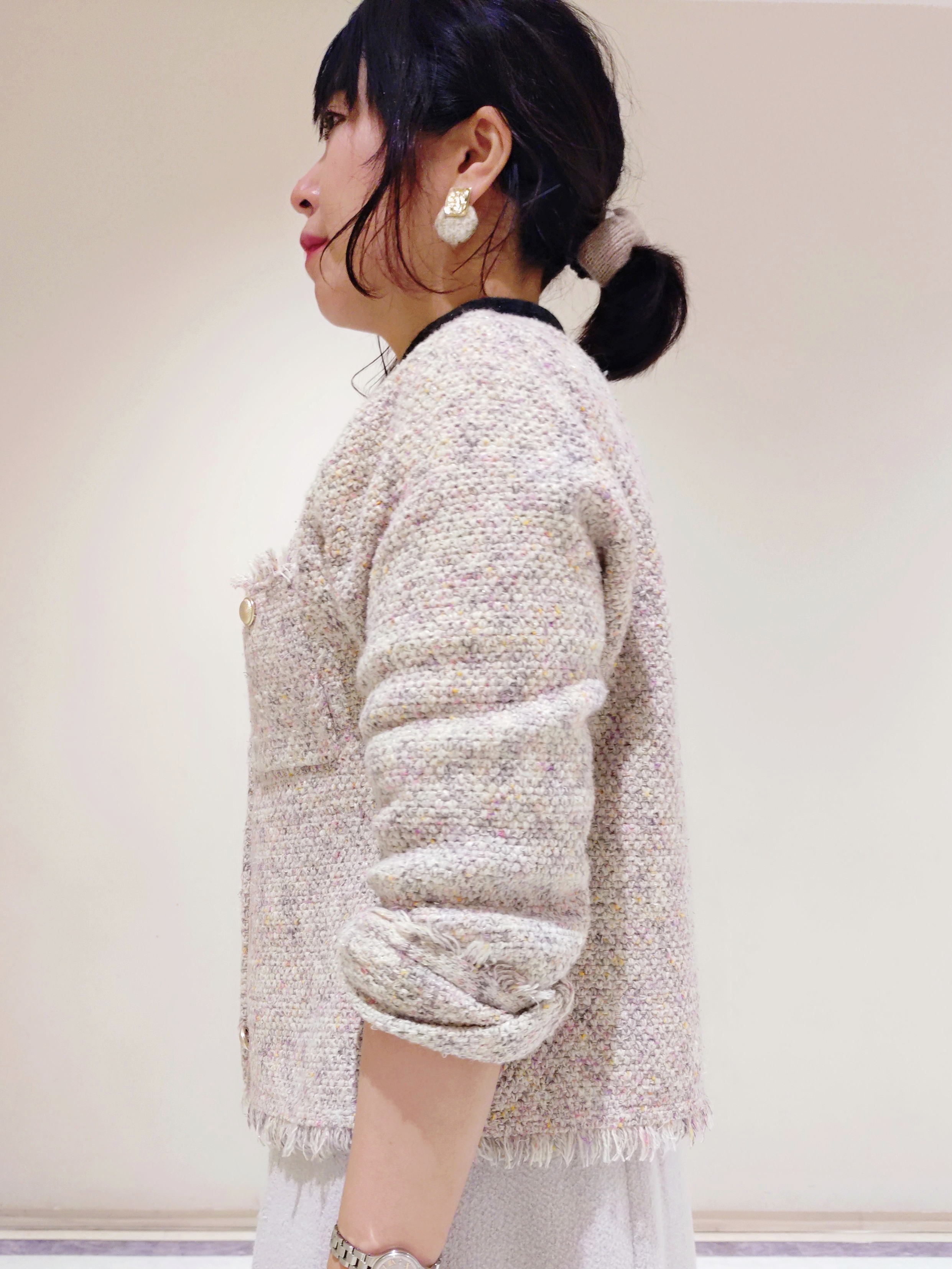 TOMOMIさんの「INDIVI｜【風合い柔らか／SETUP可】ブークレ起毛ジャージフレアスカート」を使ったコーディネート