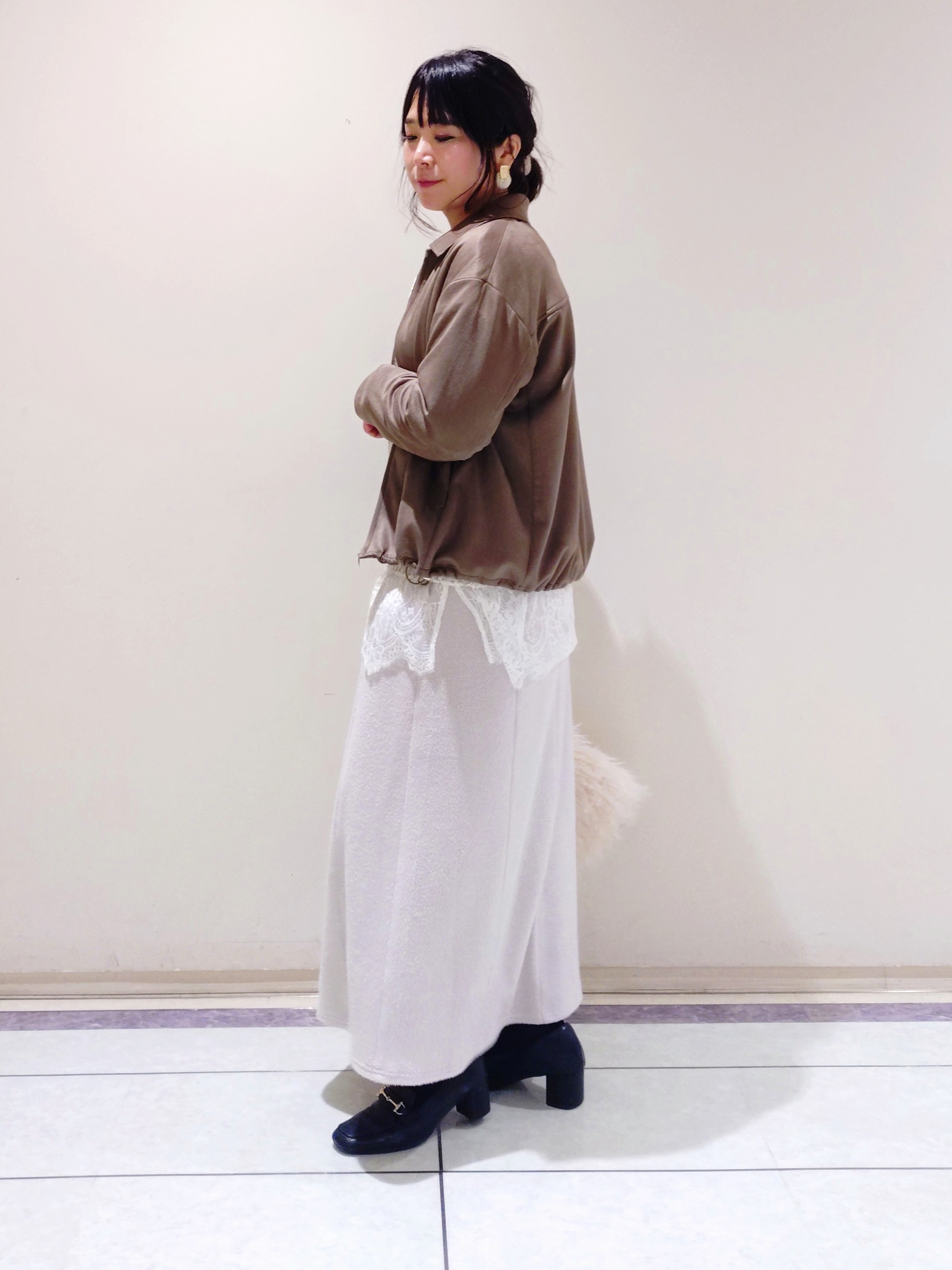 TOMOMIさんの「INDIVI｜【風合い柔らか／SETUP可】ブークレ起毛ジャージフレアスカート」を使ったコーディネート