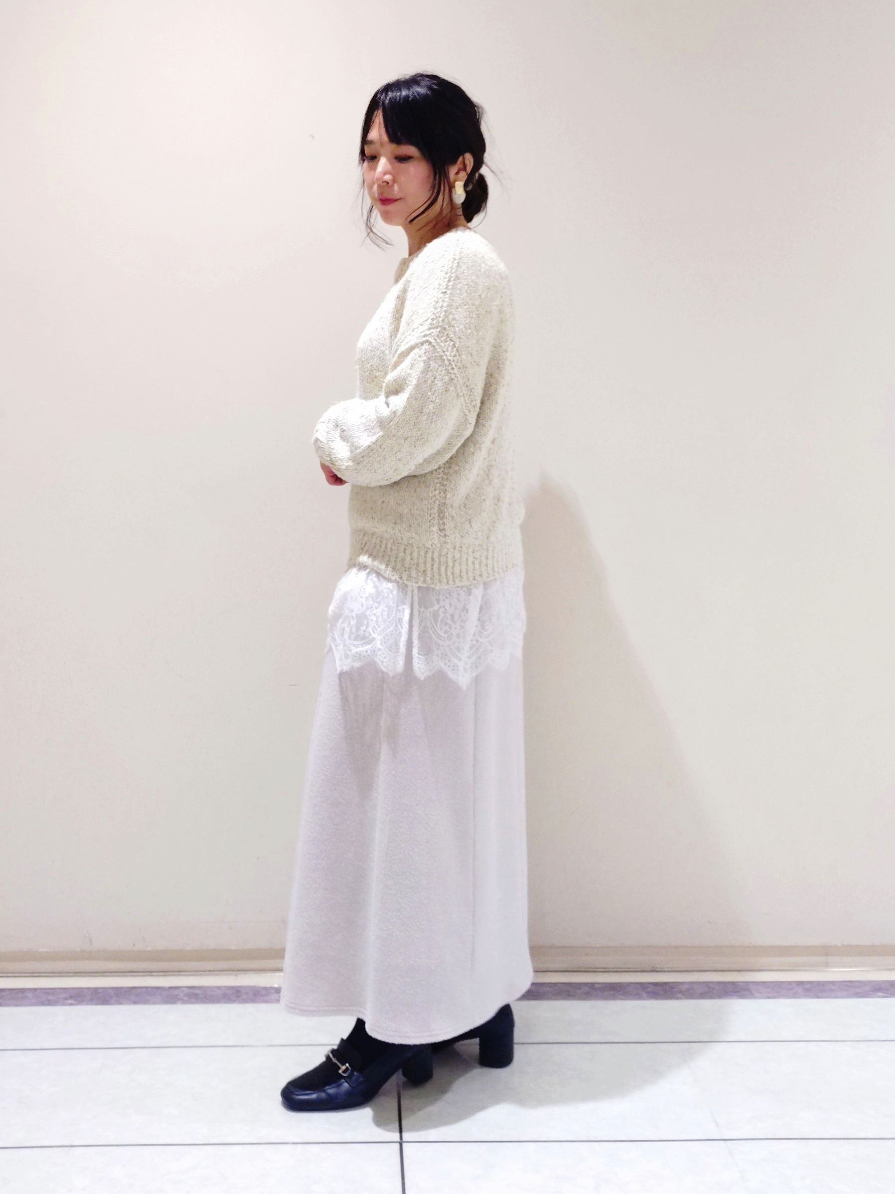 TOMOMIさんの「INDIVI｜【風合い柔らか／SETUP可】ブークレ起毛ジャージフレアスカート」を使ったコーディネート