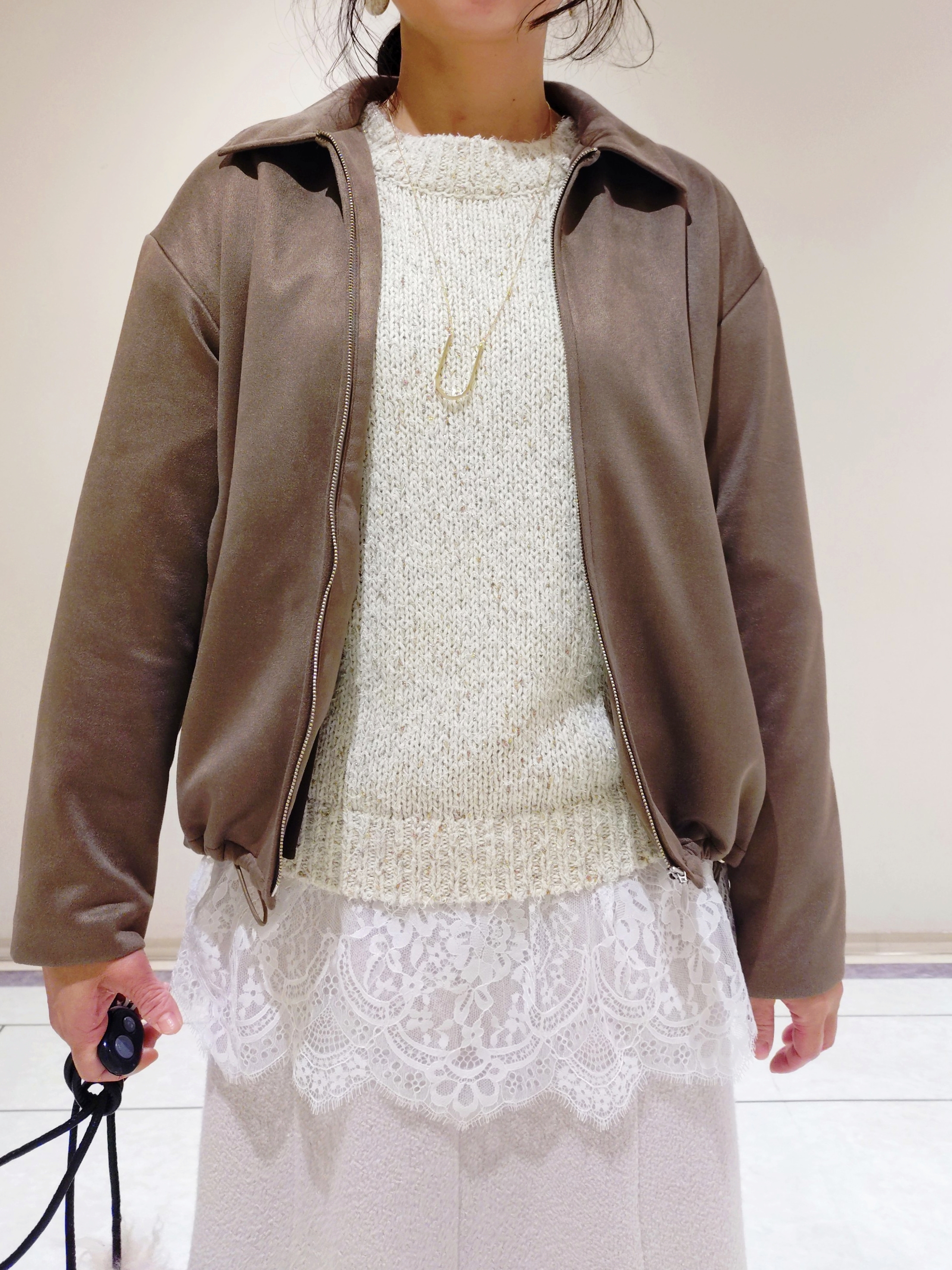 TOMOMIさんの「INDIVI｜【風合い柔らか／SETUP可】ブークレ起毛ジャージフレアスカート」を使ったコーディネート