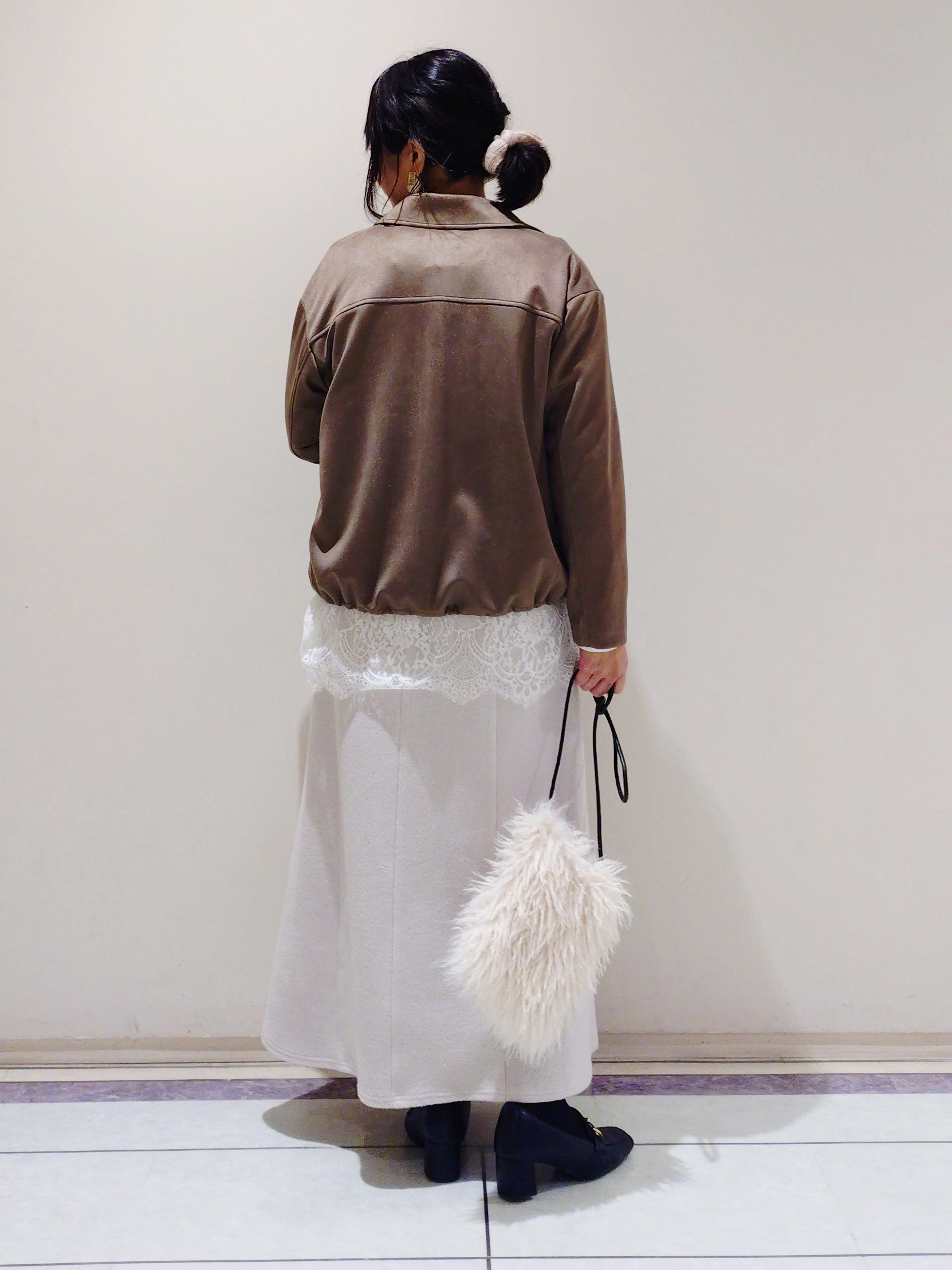 TOMOMIさんの「INDIVI｜【風合い柔らか／SETUP可】ブークレ起毛ジャージフレアスカート」を使ったコーディネート