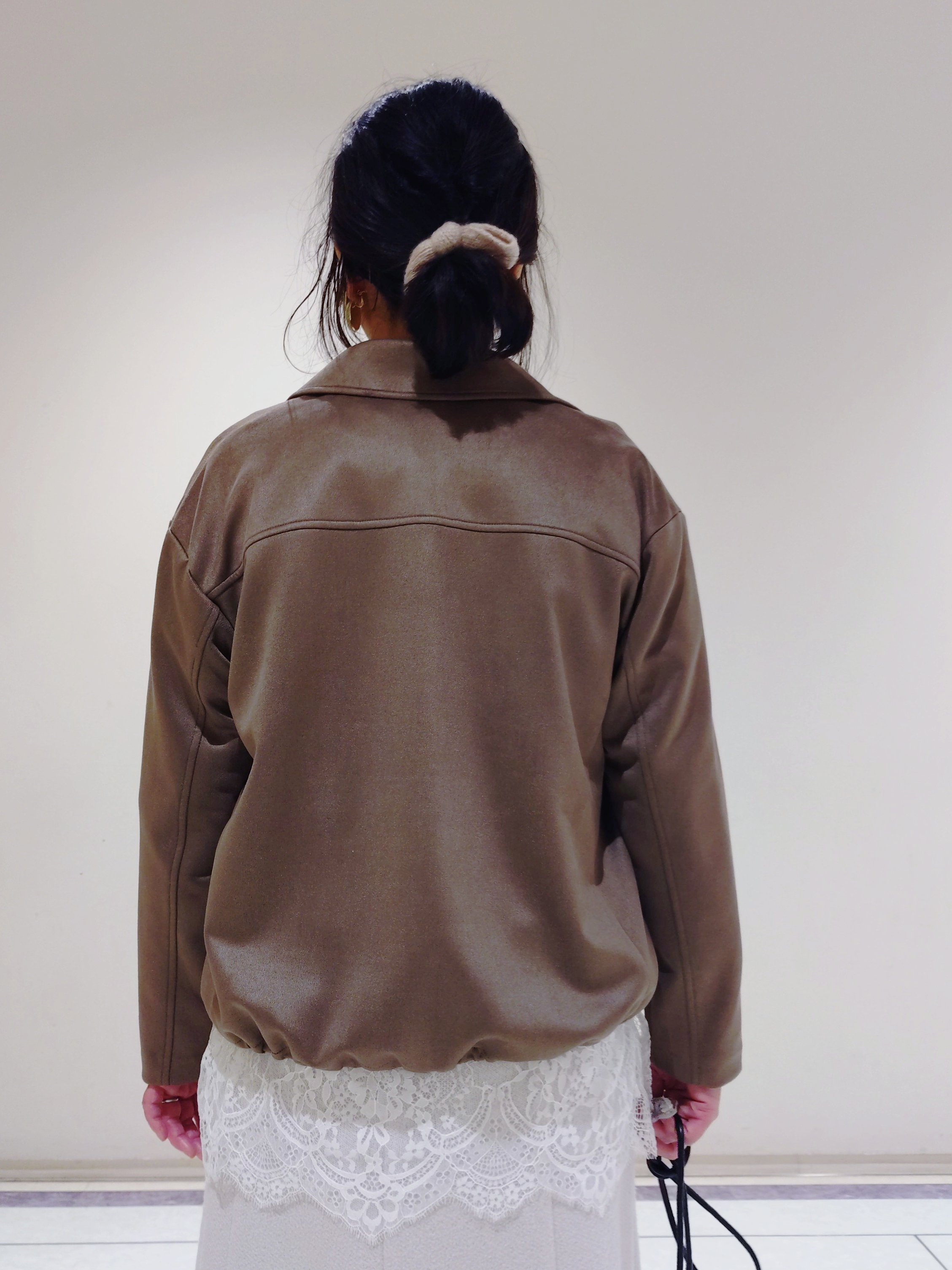 TOMOMIさんの「INDIVI｜【風合い柔らか／SETUP可】ブークレ起毛ジャージフレアスカート」を使ったコーディネート