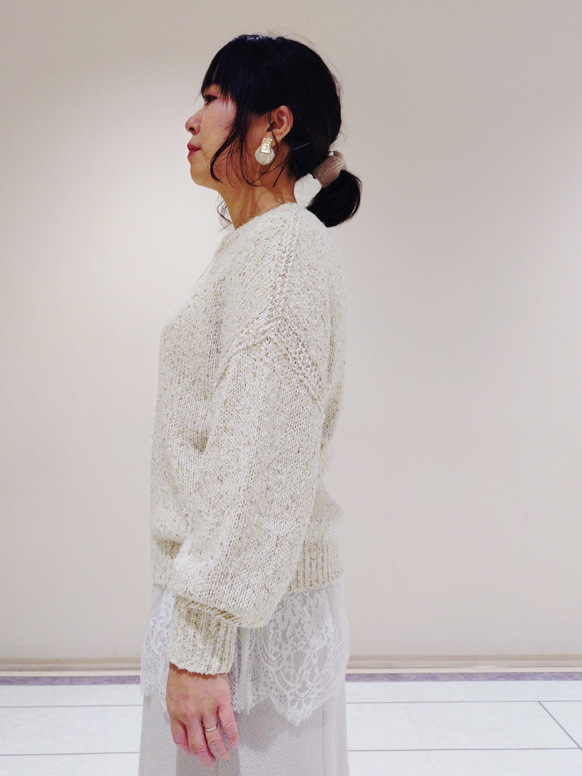 TOMOMIさんの「INDIVI｜【風合い柔らか／SETUP可】ブークレ起毛ジャージフレアスカート」を使ったコーディネート