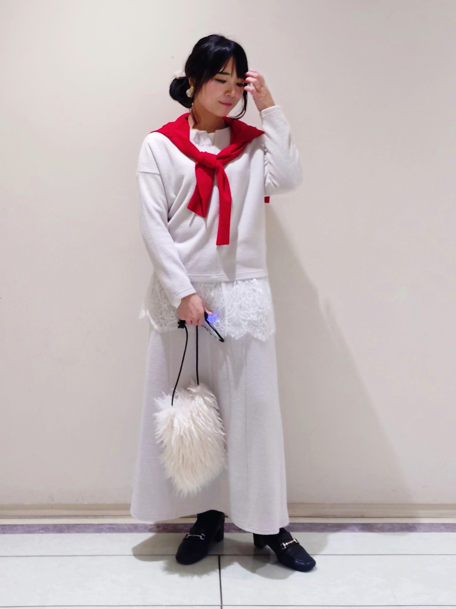 TOMOMIさんの「INDIVI｜【風合い柔らか／SETUP可】ブークレ起毛ジャージフレアスカート」を使ったコーディネート