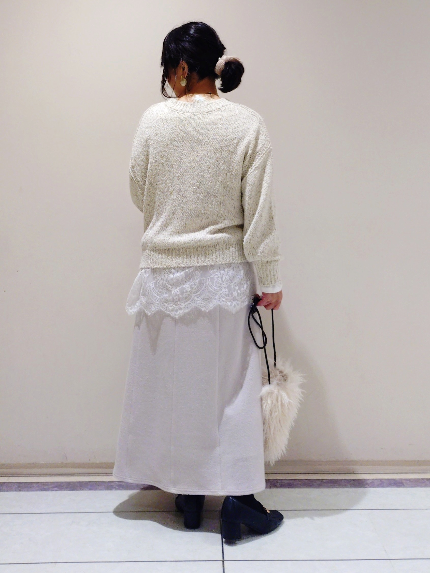 TOMOMIさんの「INDIVI｜【風合い柔らか／SETUP可】ブークレ起毛ジャージフレアスカート」を使ったコーディネート