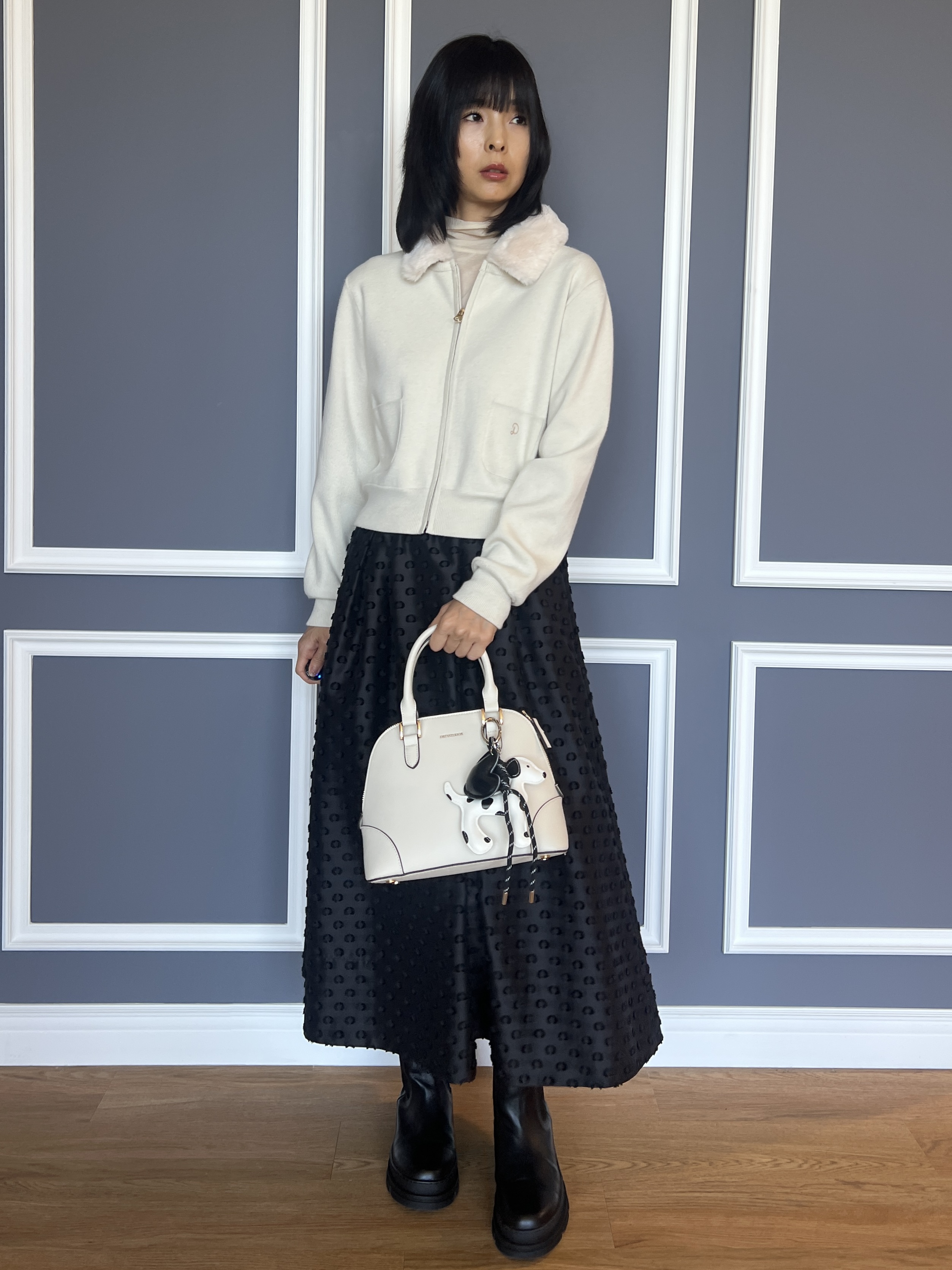 misaさんの「DRESSTERIOR｜【STORY11月号掲載】モノトーンドッグチャーム」を使ったコーディネート
