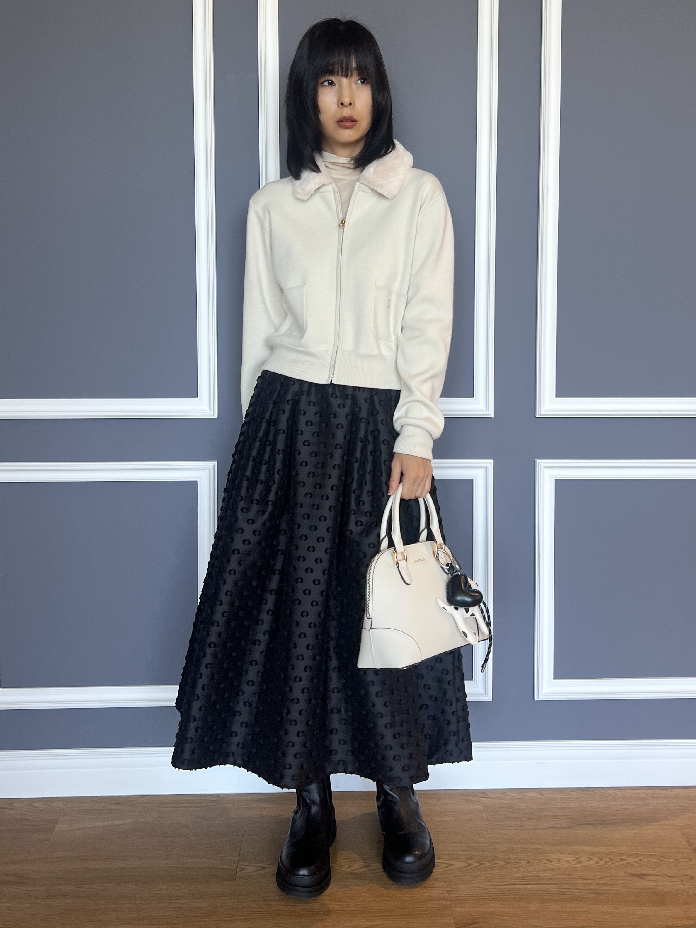 misaさんの「DRESSTERIOR｜【STORY11月号掲載】モノトーンドッグチャーム」を使ったコーディネート