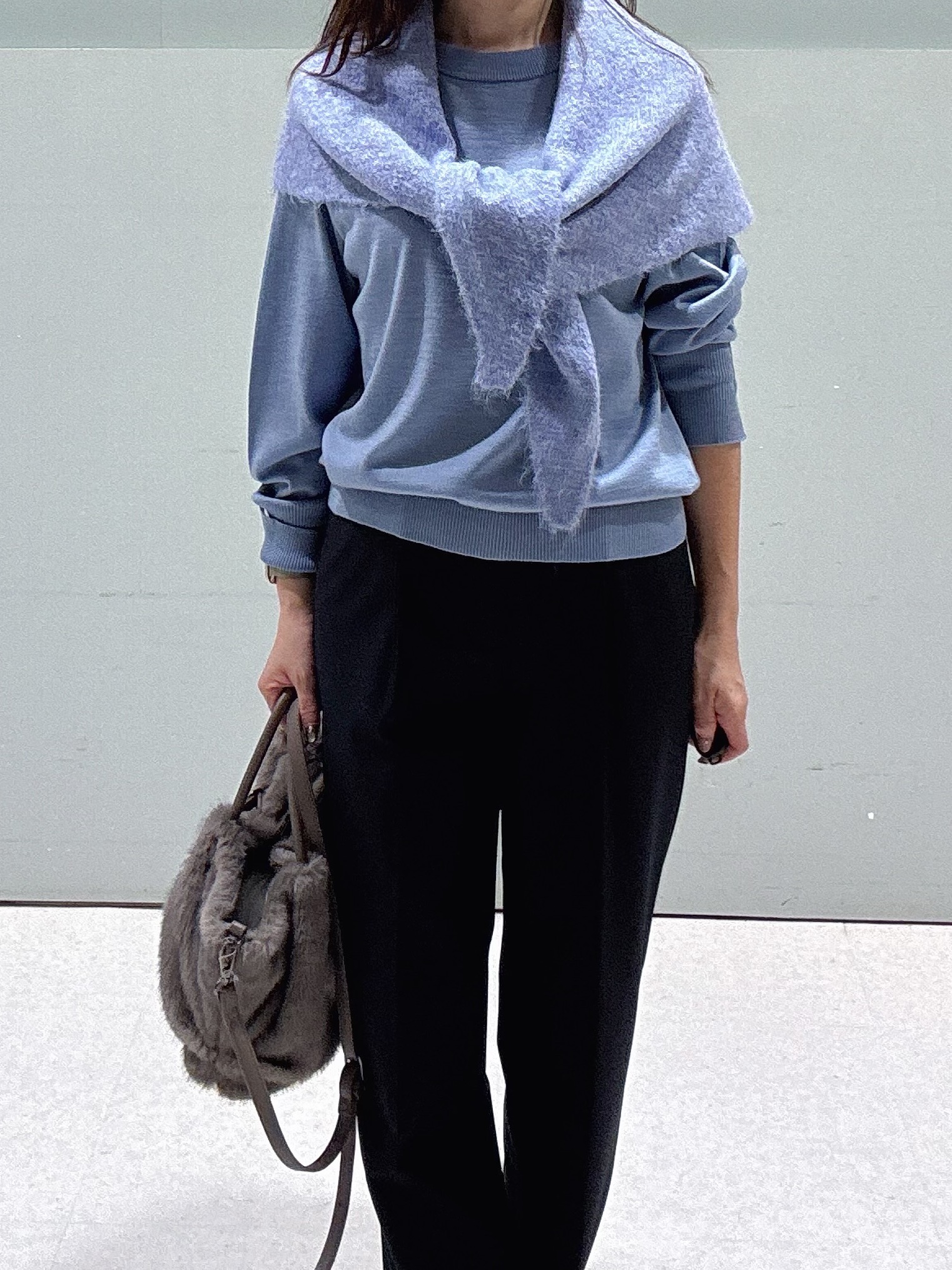 makiさんの「UNTITLED｜【アンサンブル可能/オンオフ使える】シルクウールカシミヤプルオーバー」を使ったコーディネート