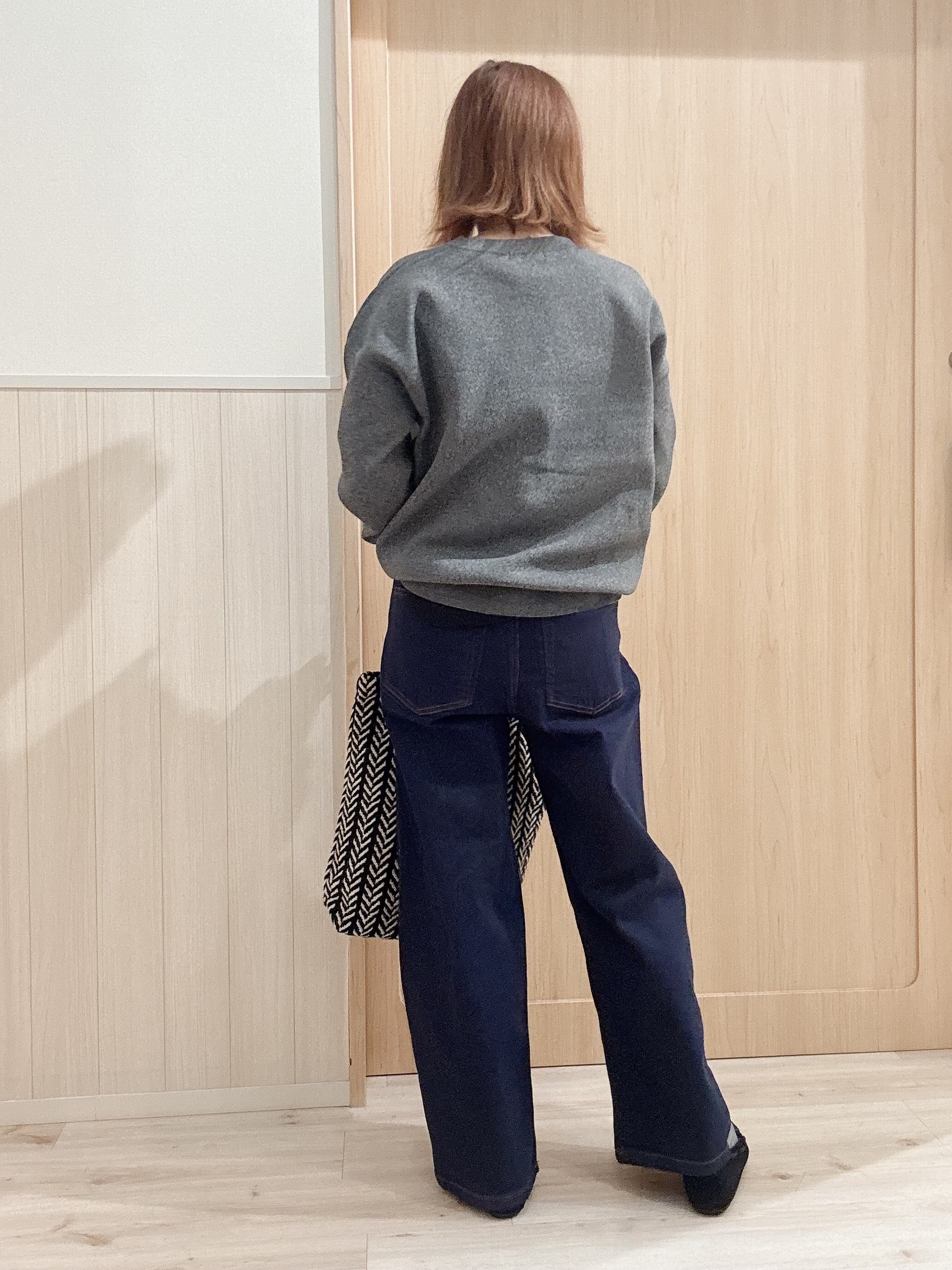 モカさんの「SHOO･LA･RUE｜【セットアップ可/洗濯機可】軽やかに羽織れる スポンディッシュ ニットカーディガン」を使ったコーディネート