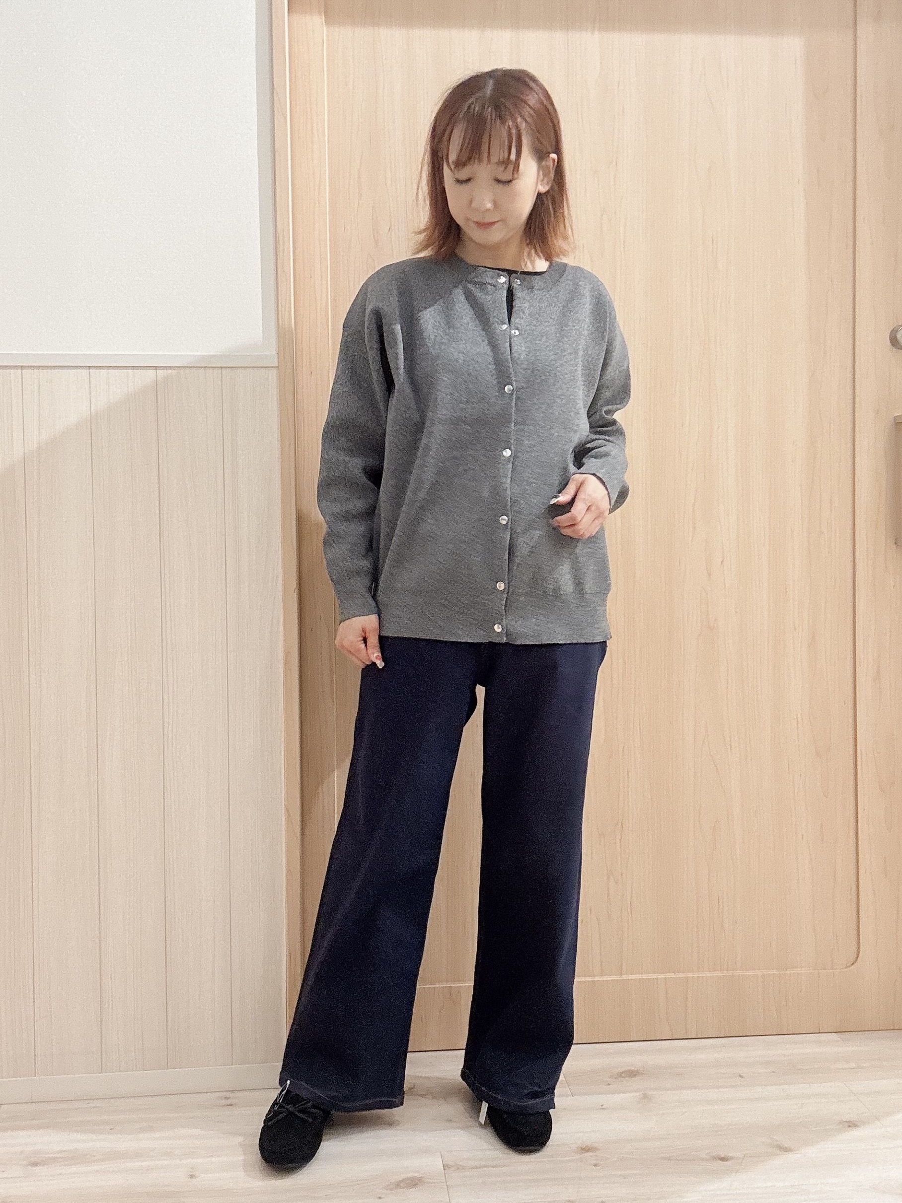 モカさんの「SHOO･LA･RUE｜【セットアップ可/洗濯機可】軽やかに羽織れる スポンディッシュ ニットカーディガン」を使ったコーディネート