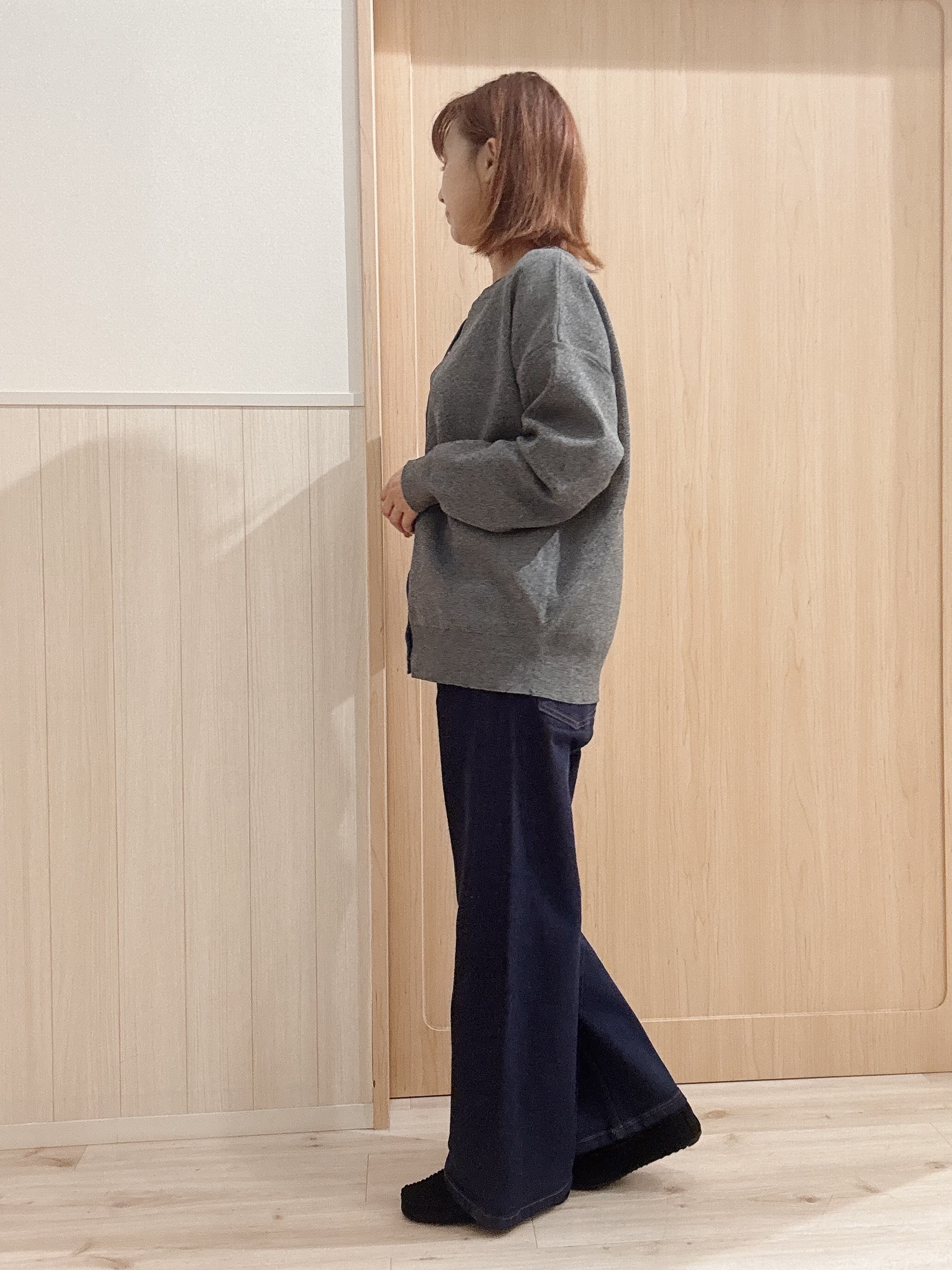 モカさんの「SHOO･LA･RUE｜【セットアップ可/洗濯機可】軽やかに羽織れる スポンディッシュ ニットカーディガン」を使ったコーディネート