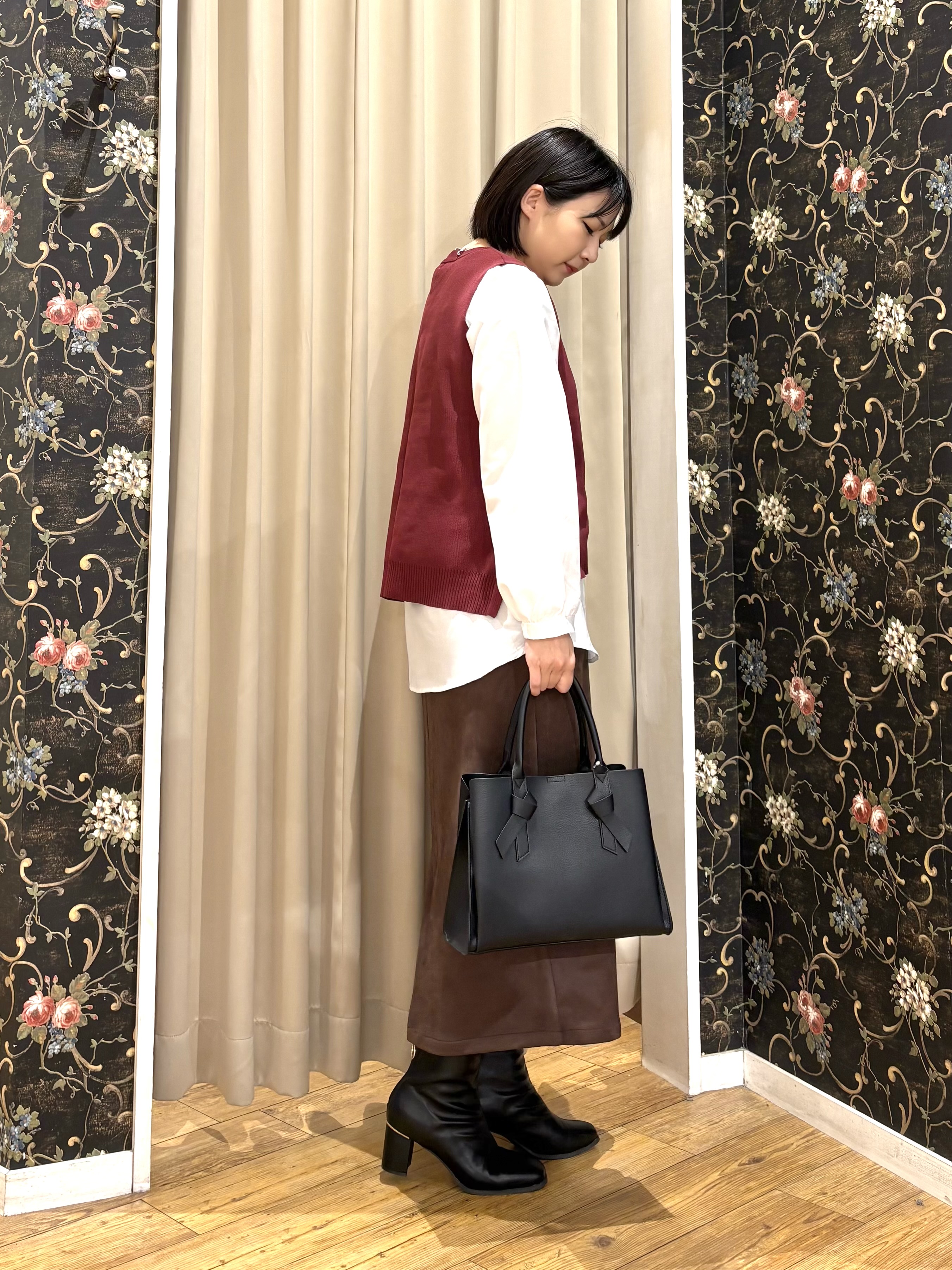 ネリさんの「SHOO･LA･RUE｜【2点セット/S-LL】着回し自在 スポンディッシュニットベスト＆フレアシャツ」を使ったコーディネート