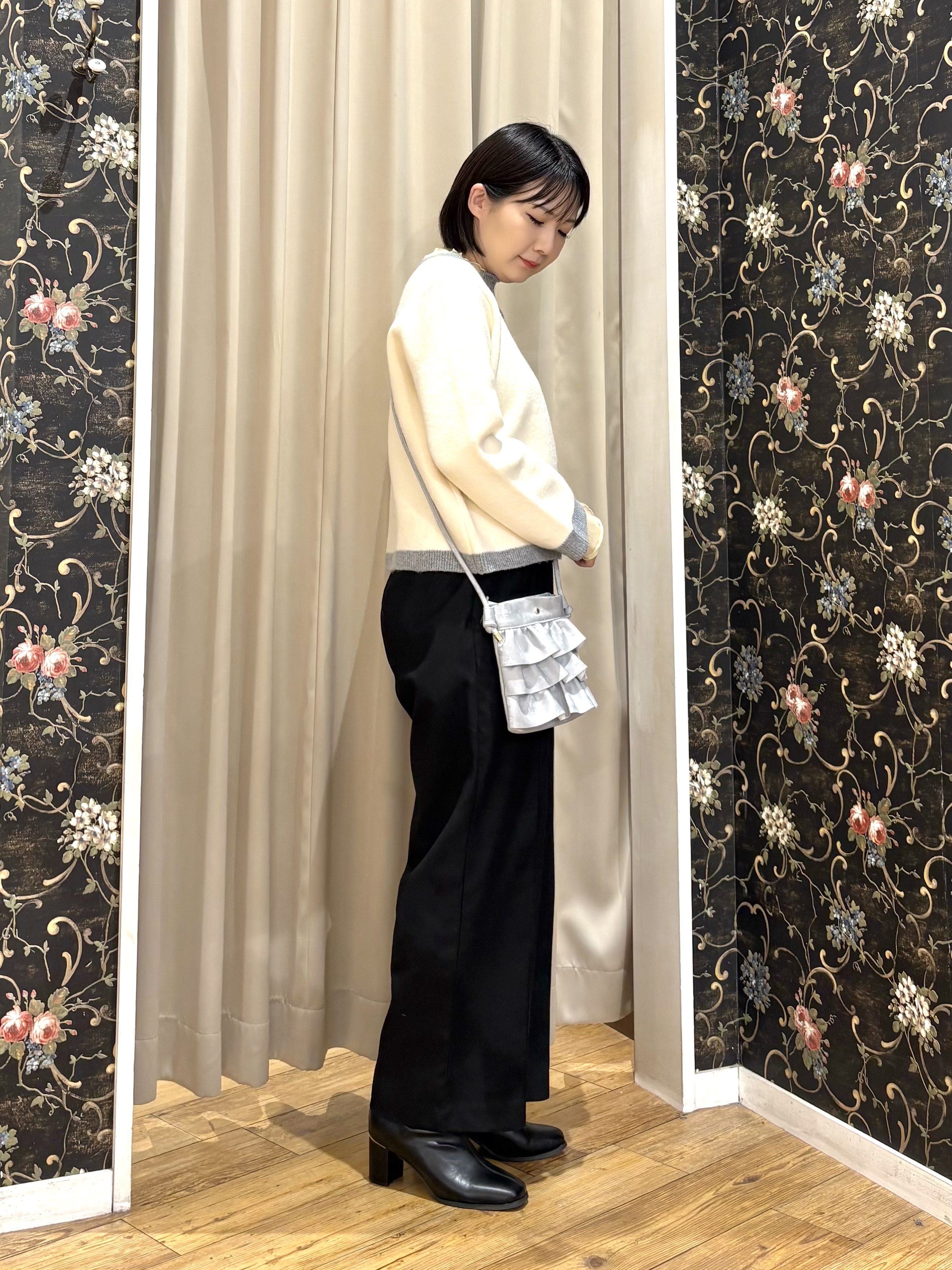 ネリさんの「SHOO･LA･RUE｜【洗濯機可/S-LL】ジャケット感覚で着られる バイカラーニットカーディガン」を使ったコーディネート